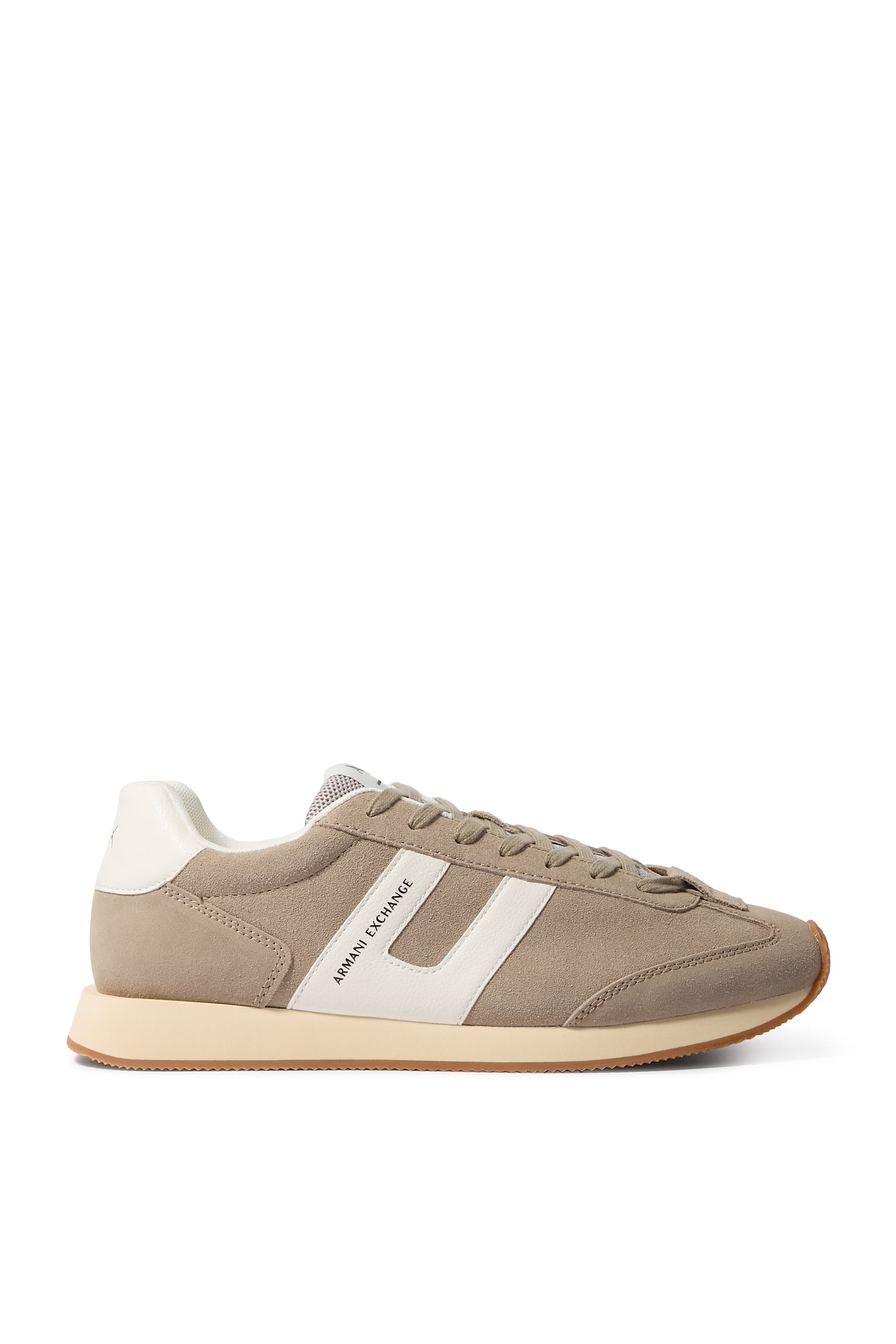 سنيكرز بشريط شعار الماركة عند الجانب