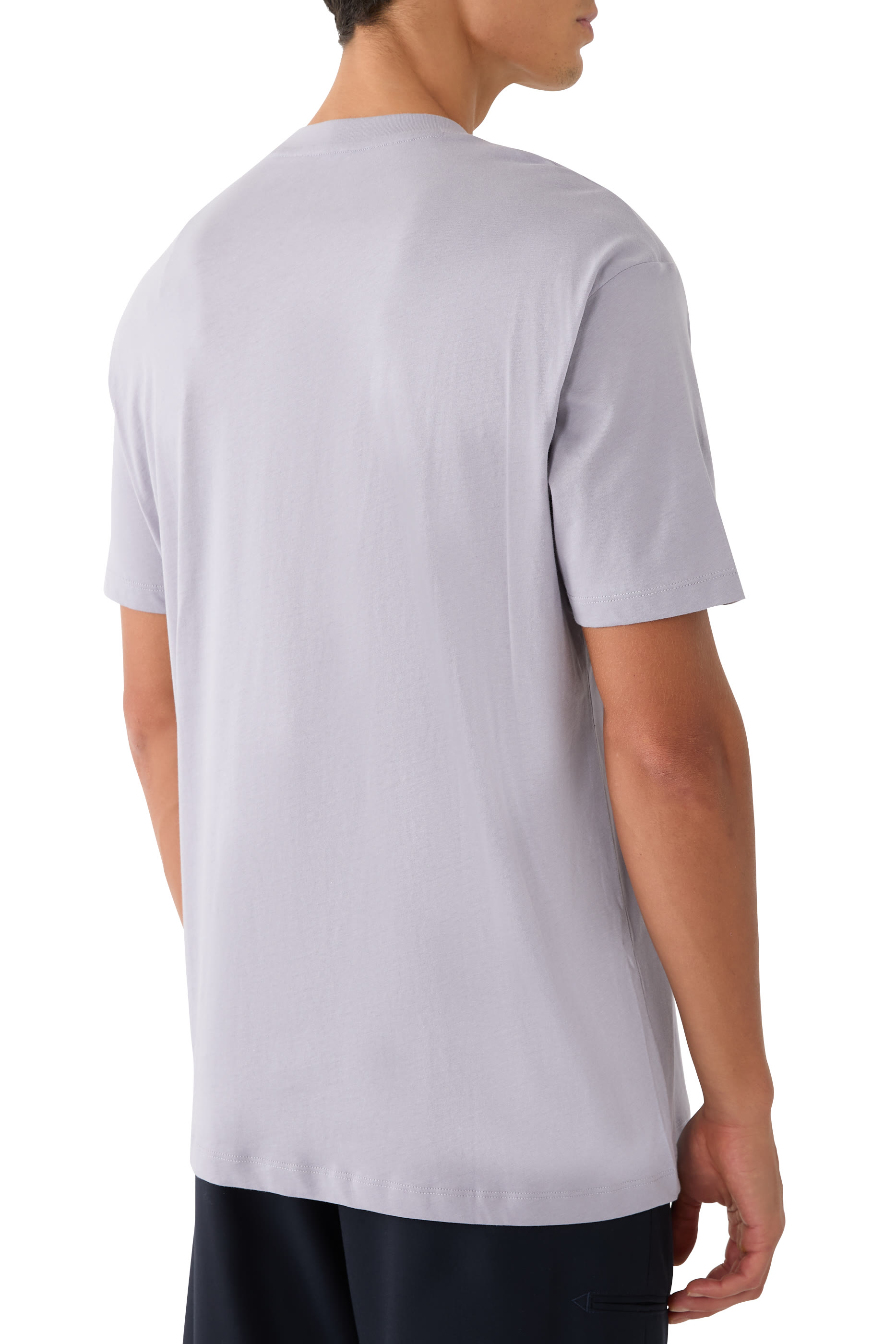 تيشيرت بجيب مزين بنقشة