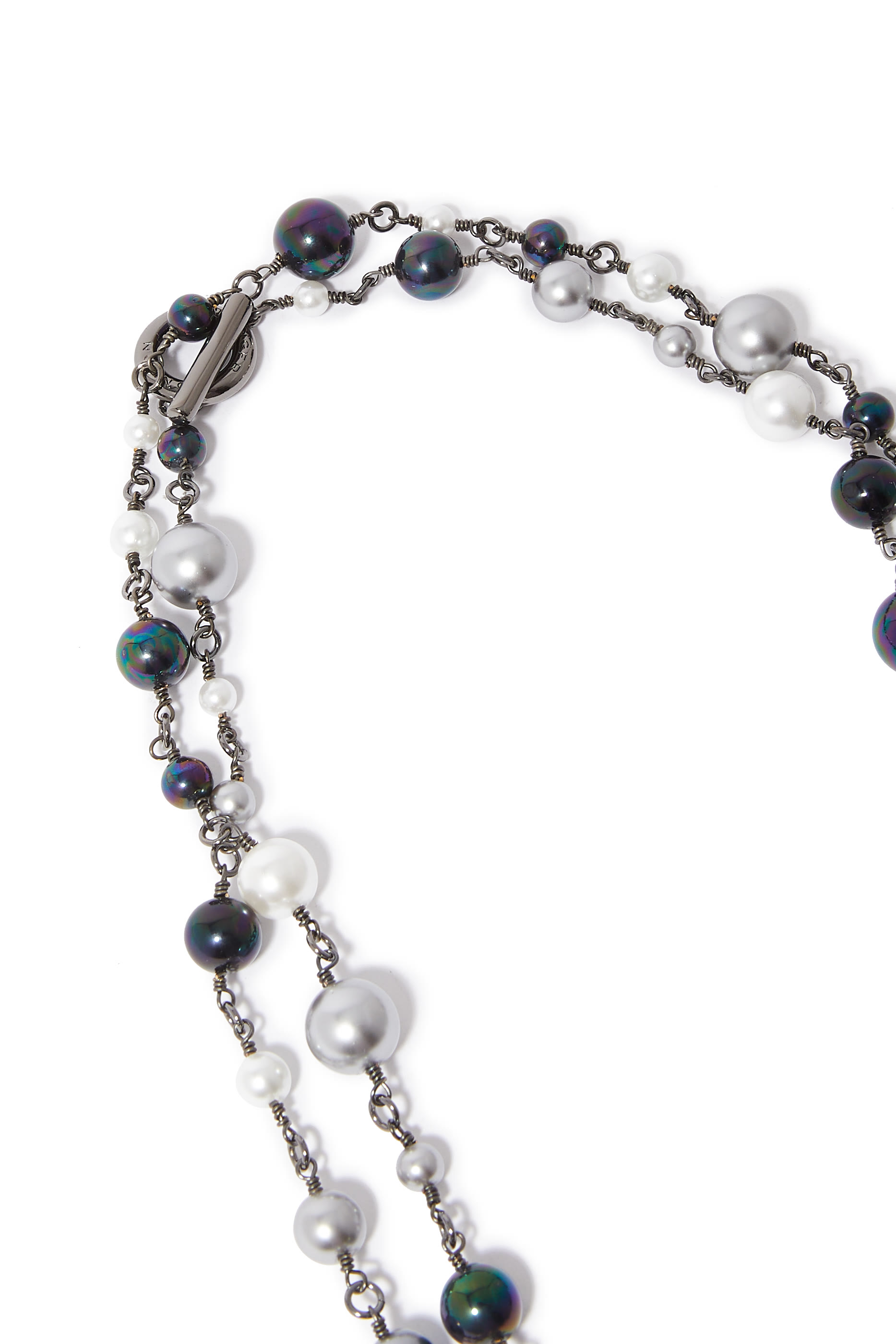 قلادة طويلة مزينة باللؤلؤ