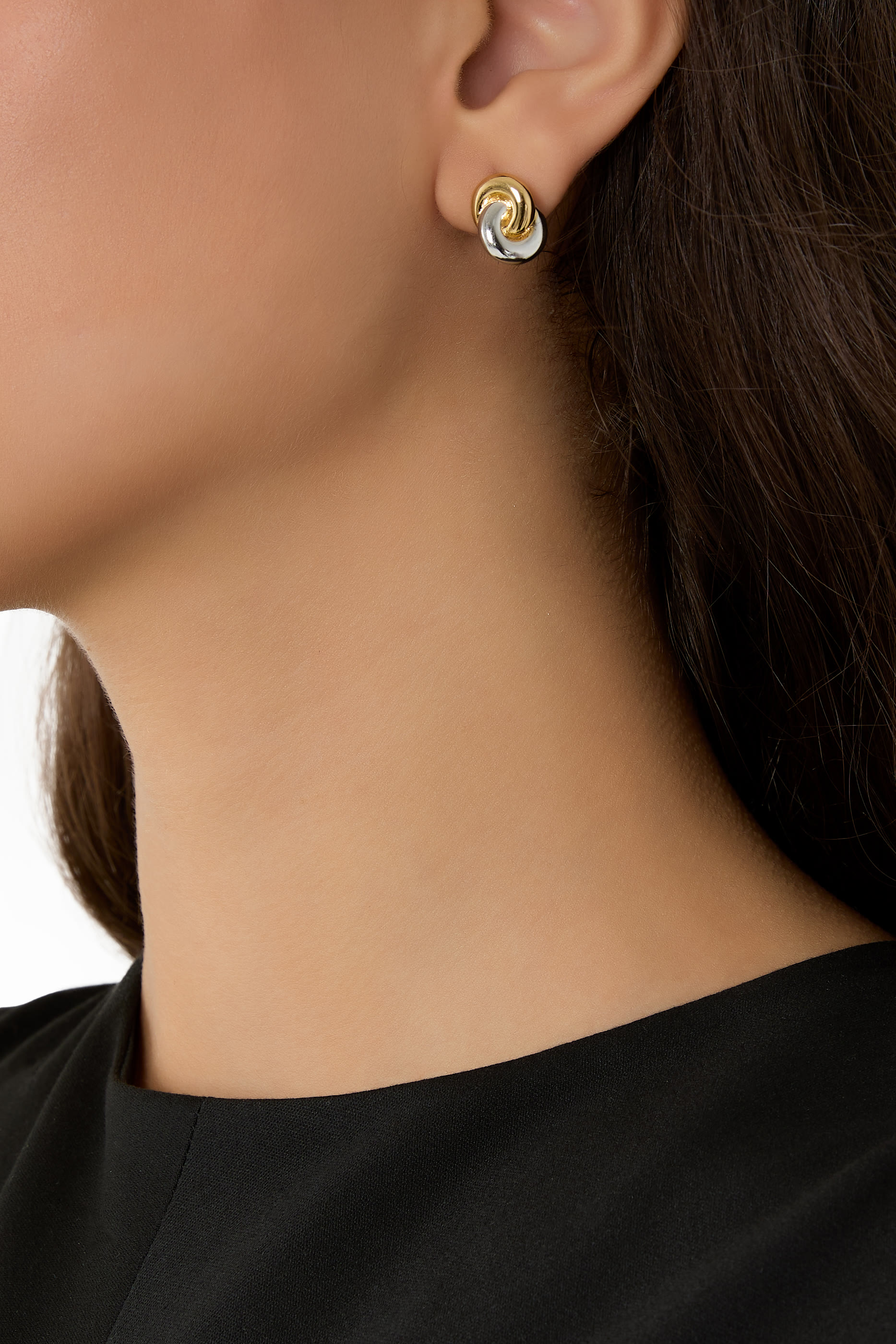 أقراط بتصميم متداخل