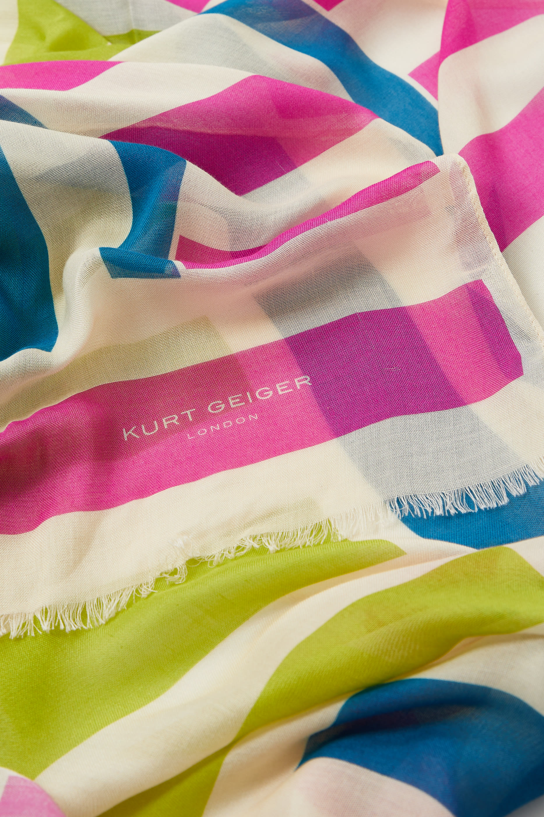 وشاح بطبعات