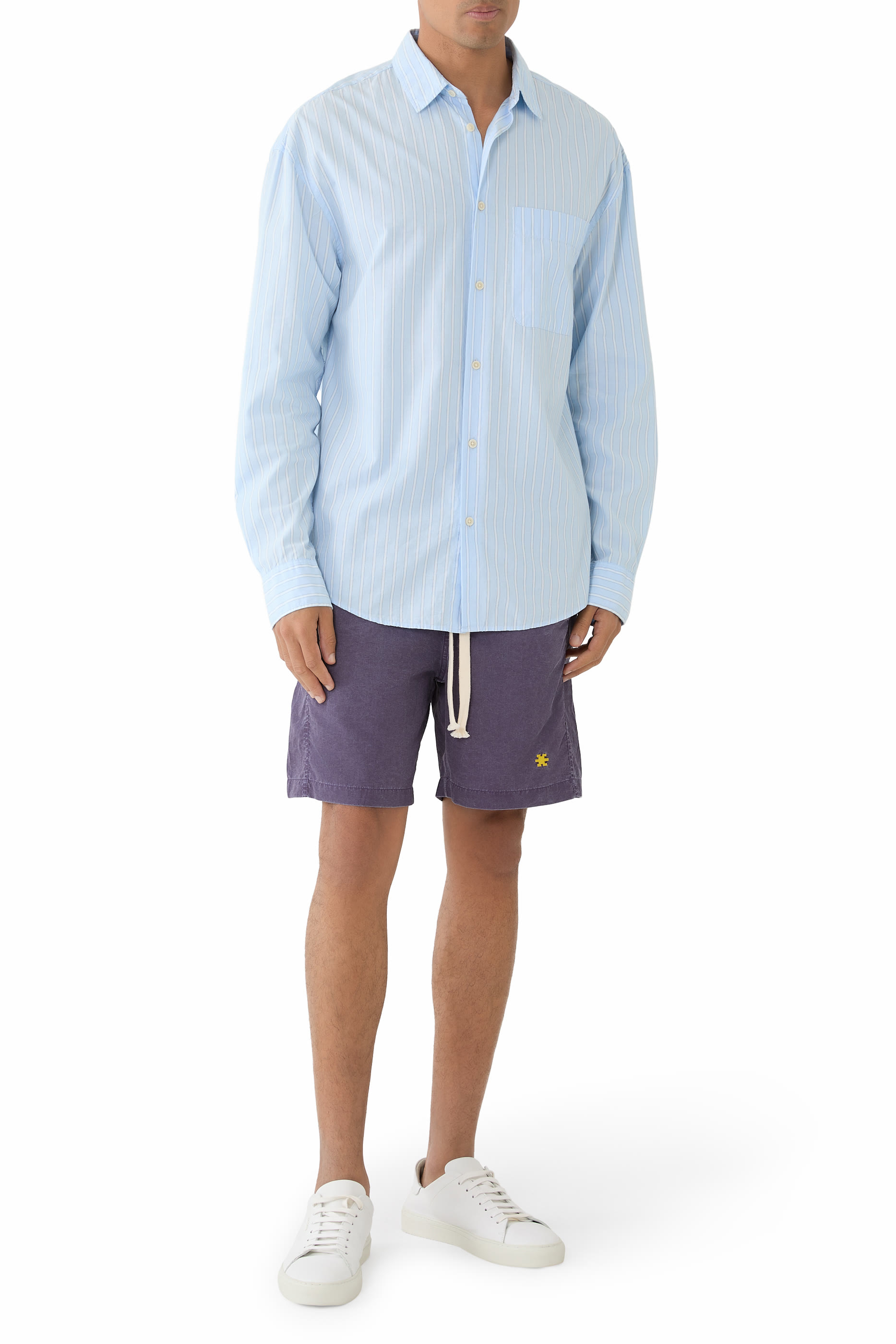 شورت سباحة بشعار الماركة بلون باهت