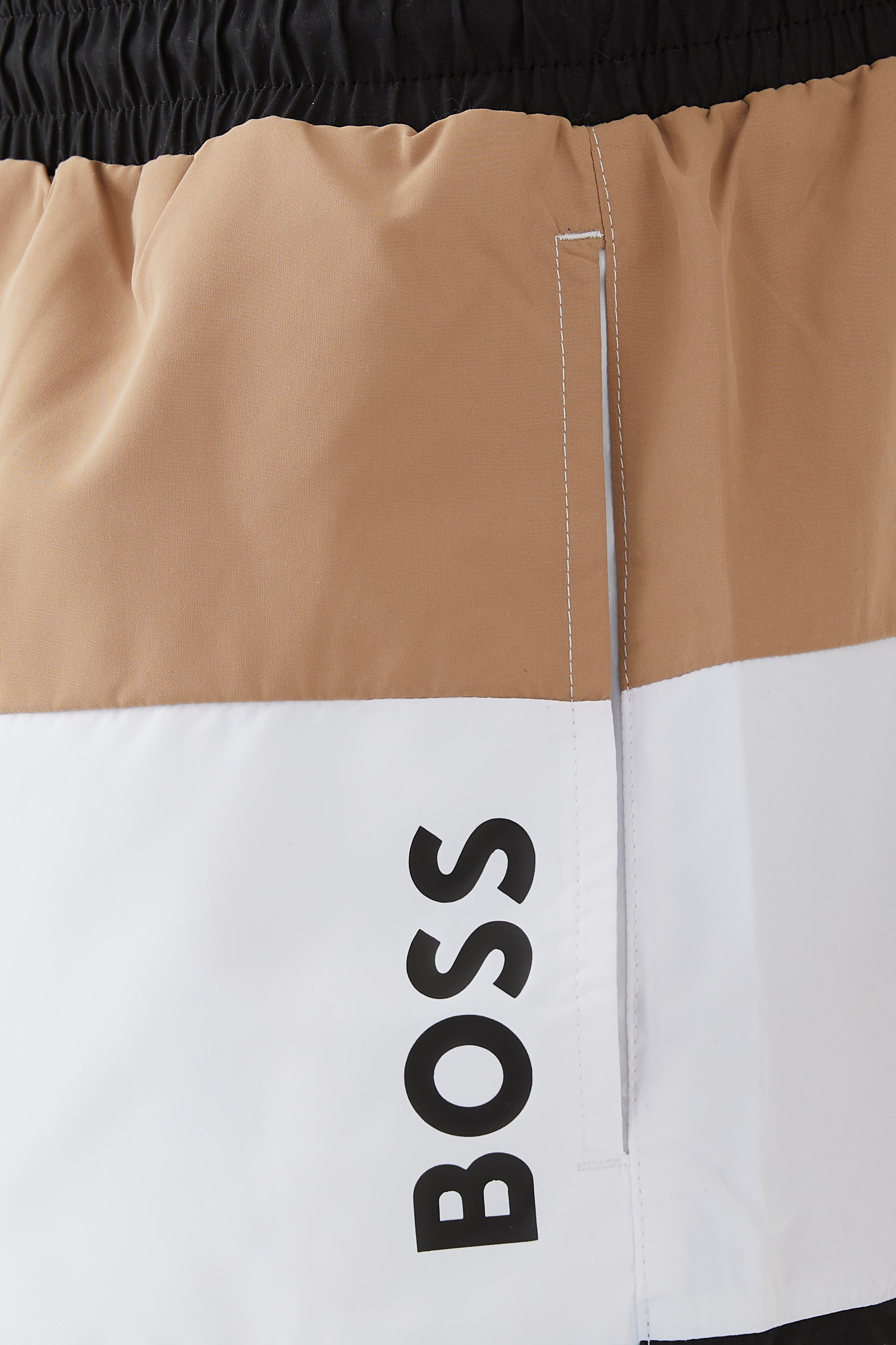 شورت سباحة من مواد معاد تدويرها مقسم لألوان