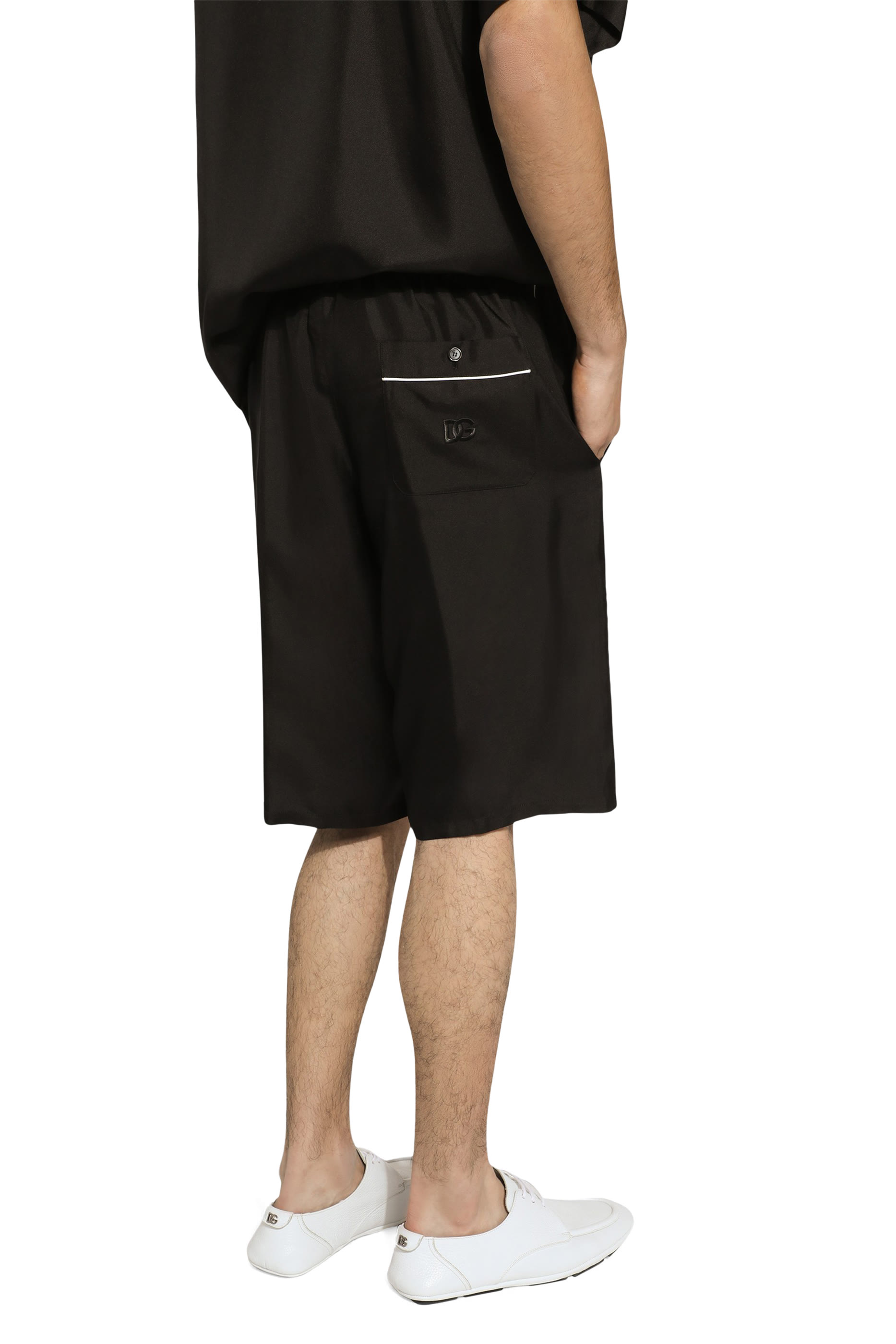 شورت رياضي مطرز حرير