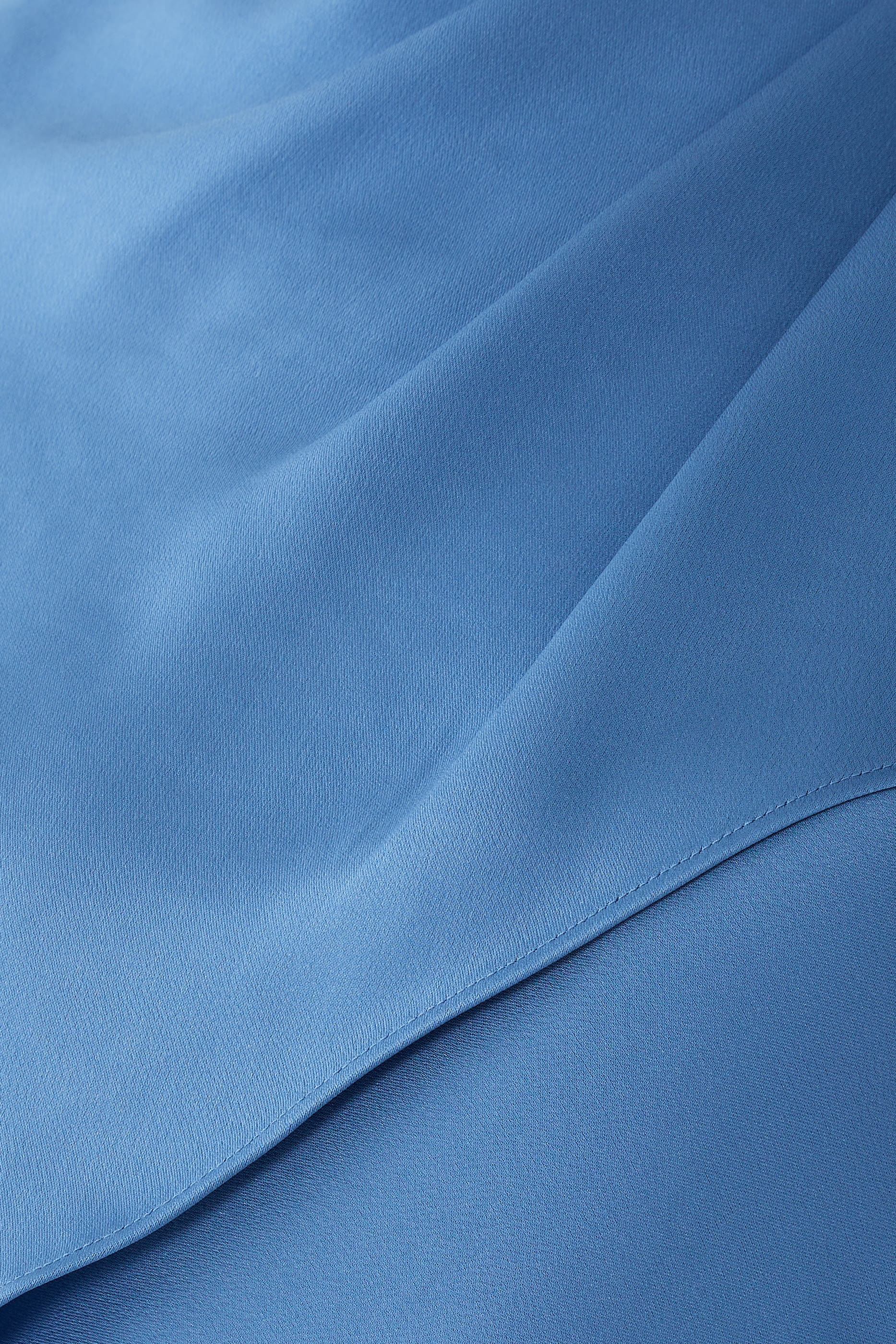 فستان سهرة إيزال