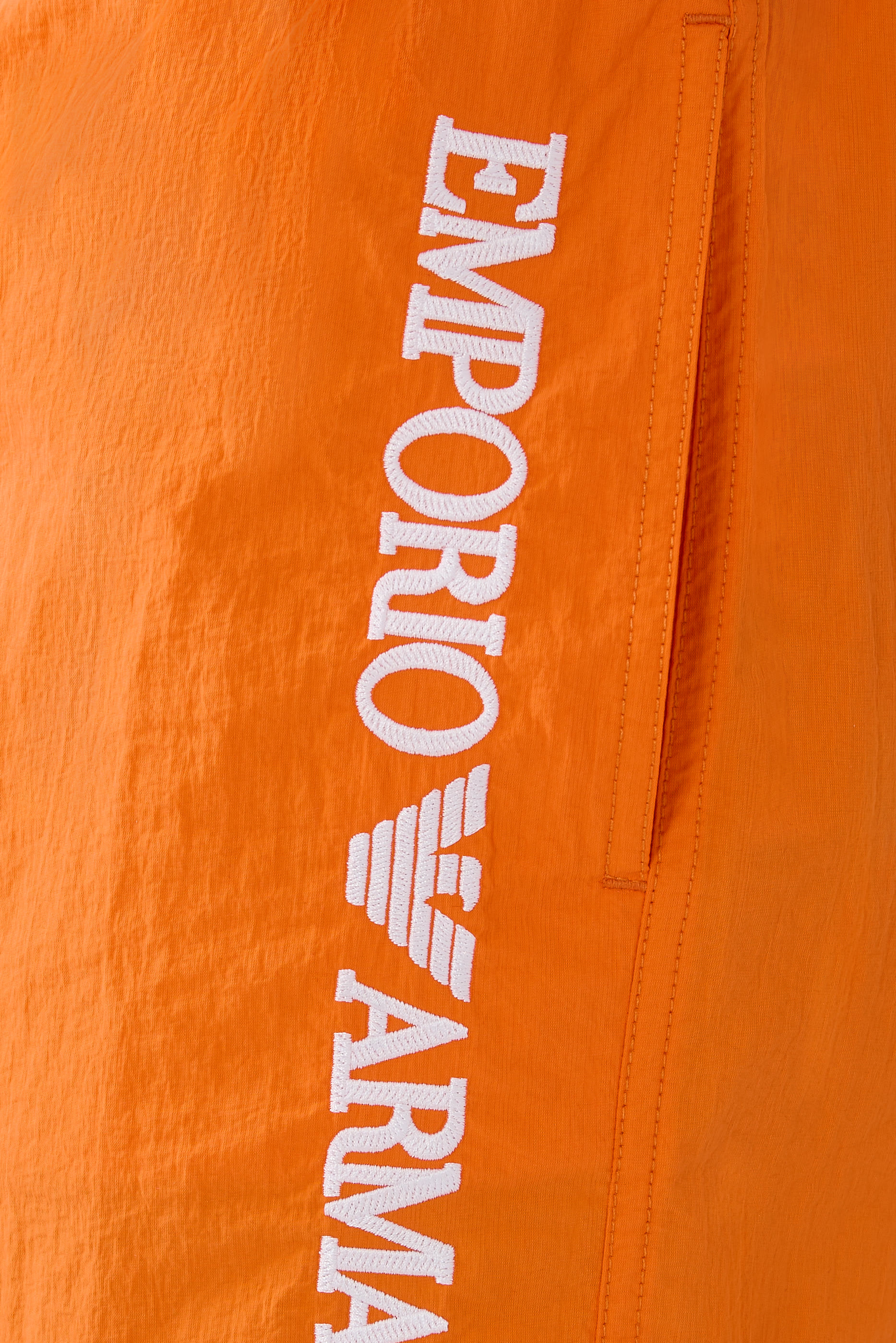 شورت سباحة بشعار الماركة