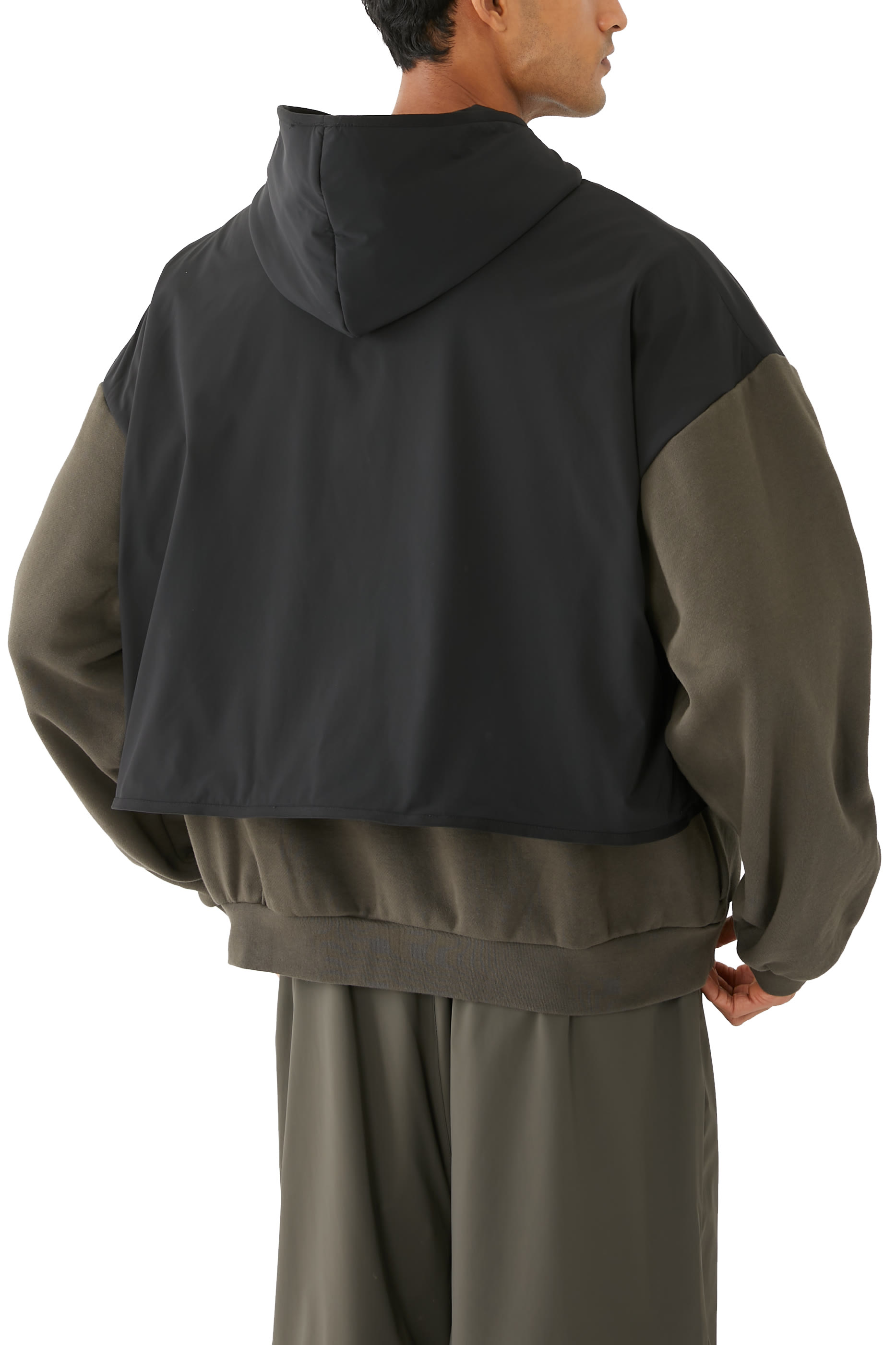 كنزة بغطاء رأس نايلون وصوف