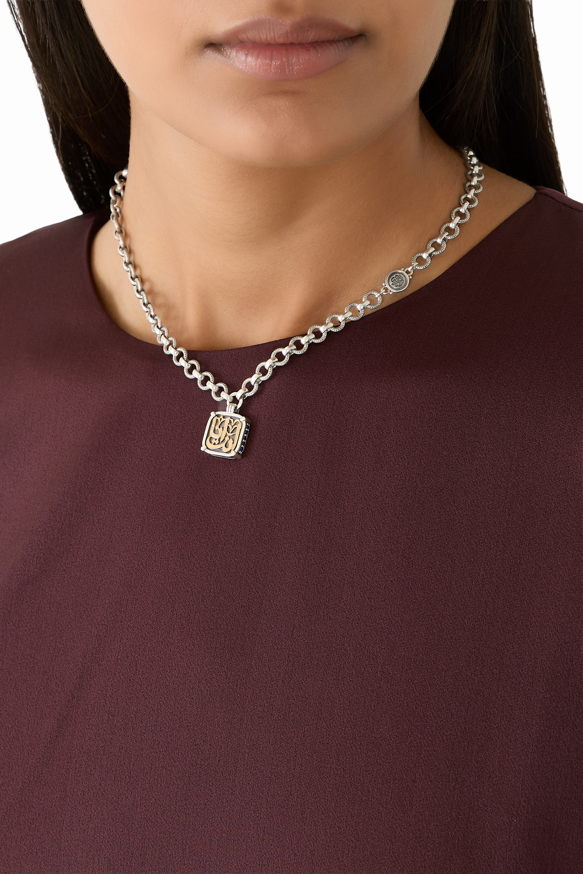 قلادة وي آر وان مرصعة بأحجار زركونيا مكعبة ذهبية، فضة إسترلينية وذهب أصفر عيار 18