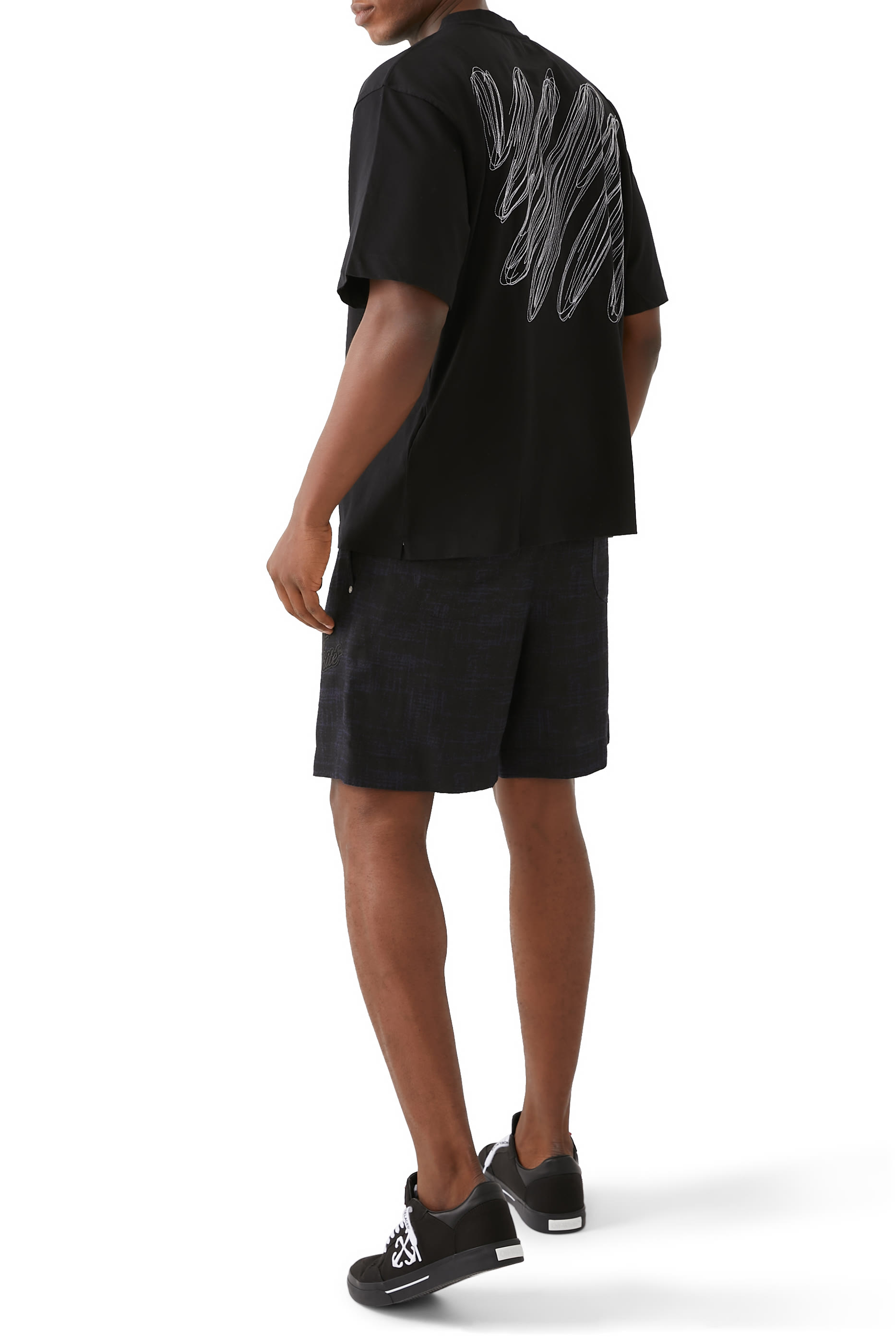 تيشيرت بشعار الماركة