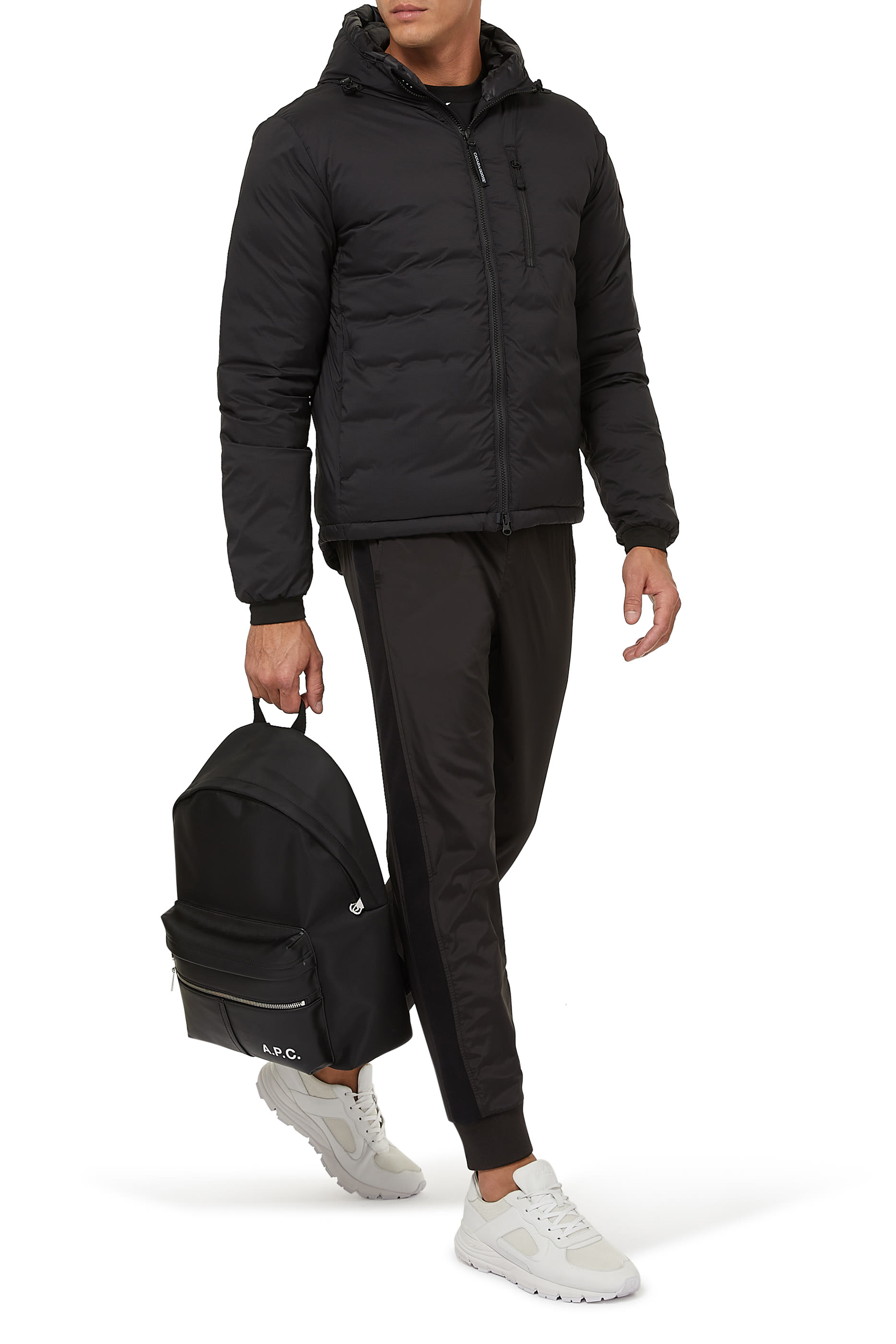 جاكيت لودج بغطاء رأس من قماش عازل