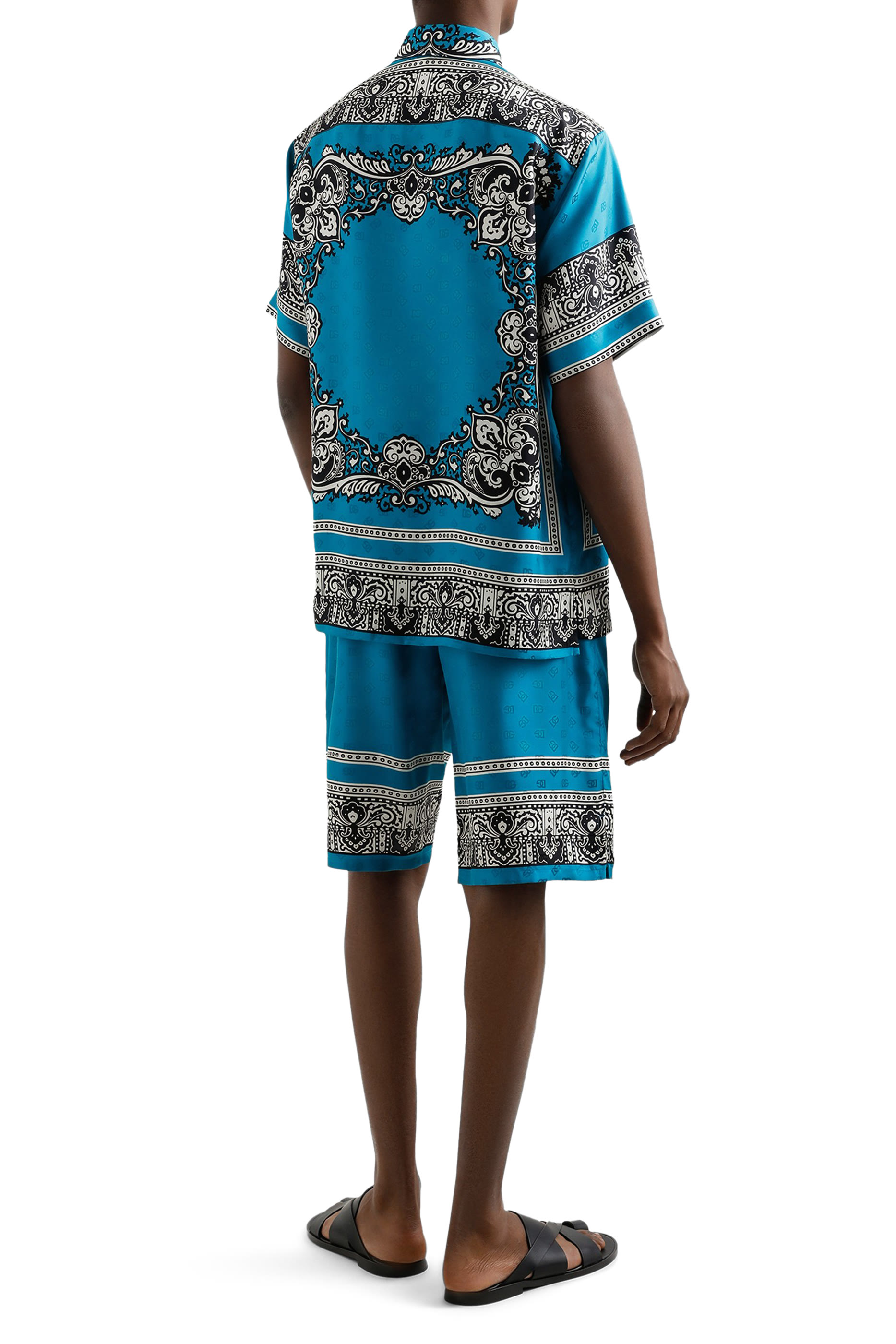 شورت بطبعة باندانا حرير