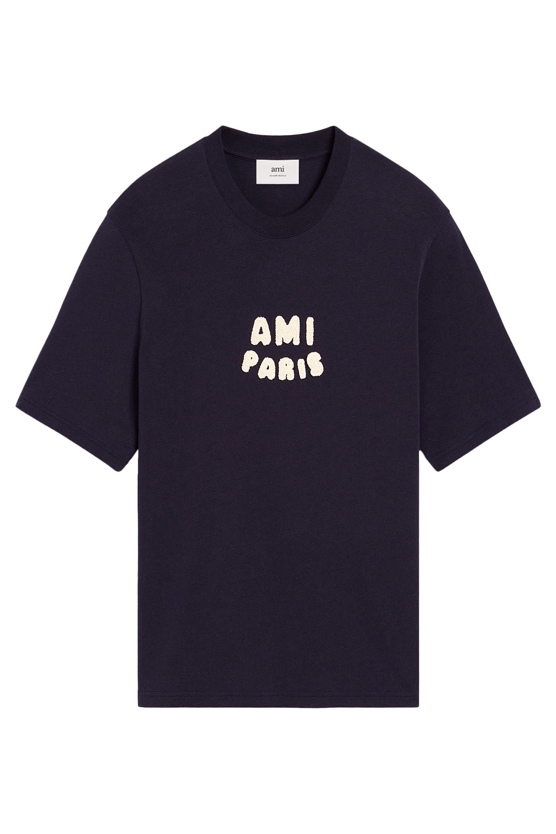 تيشيرت بأكمام قصيرة وشعار الماركة