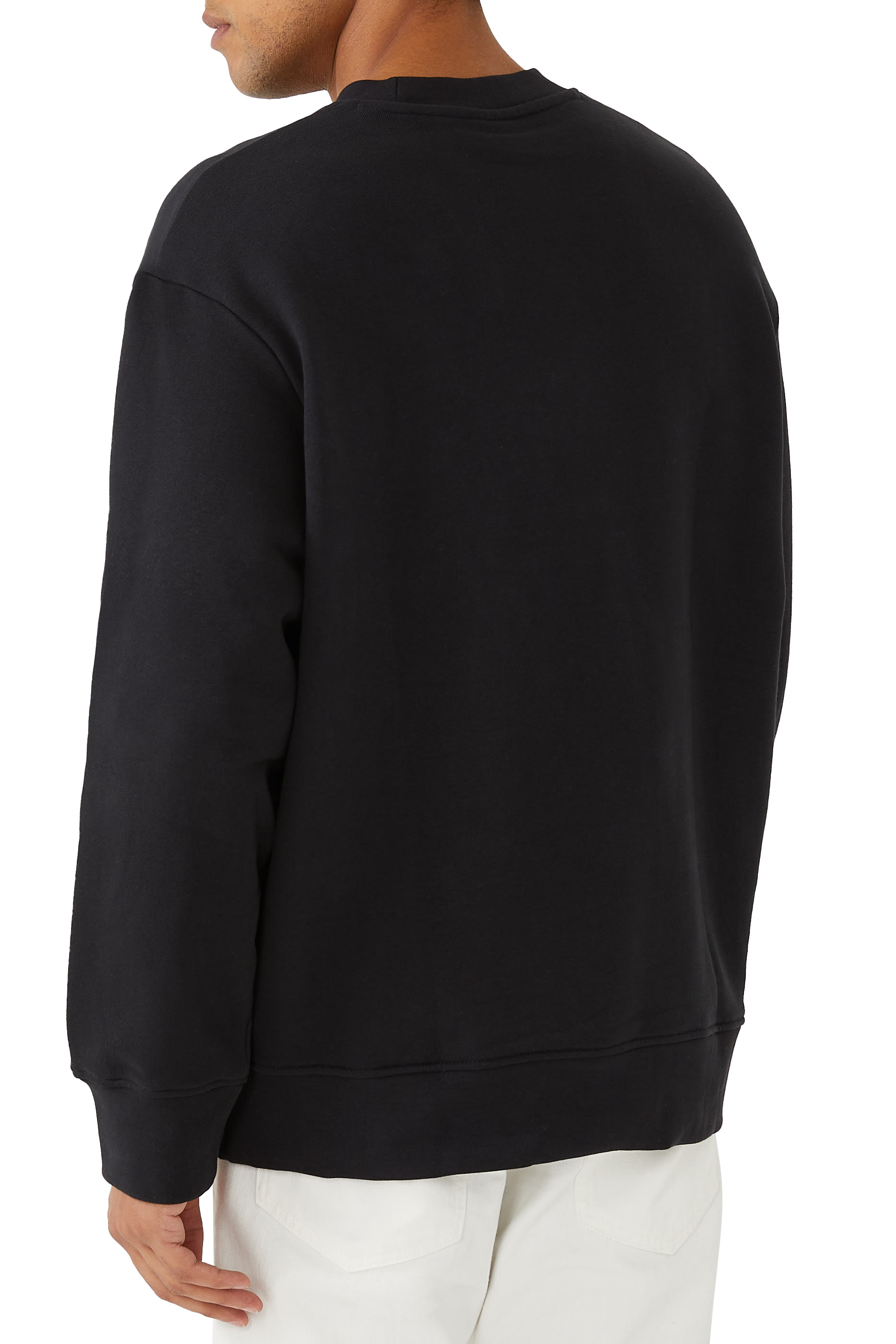 سويت شيرت بياقة ضيقة وشعار الماركة