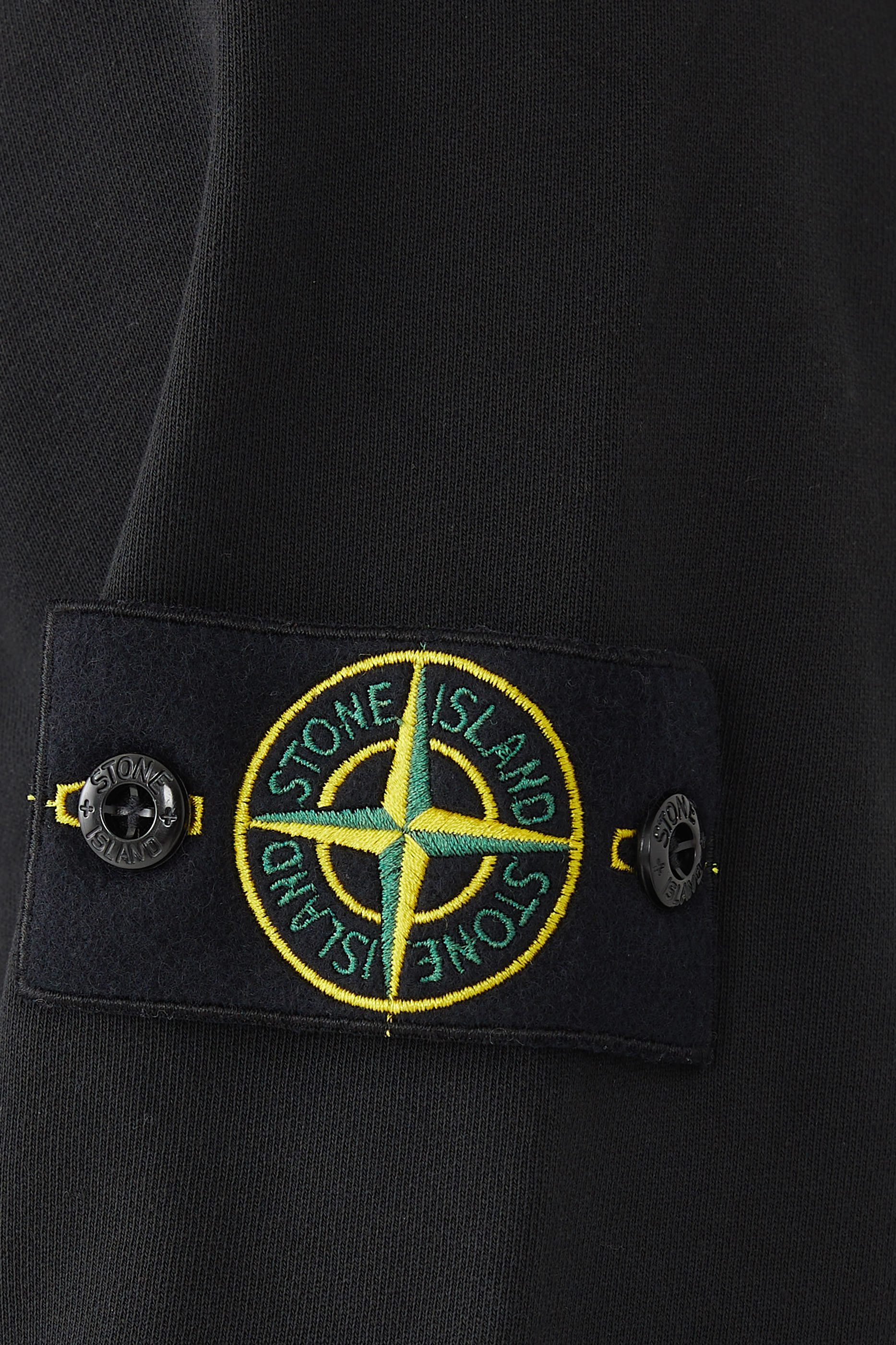 سويت شيرت برقعة شعار الماركة