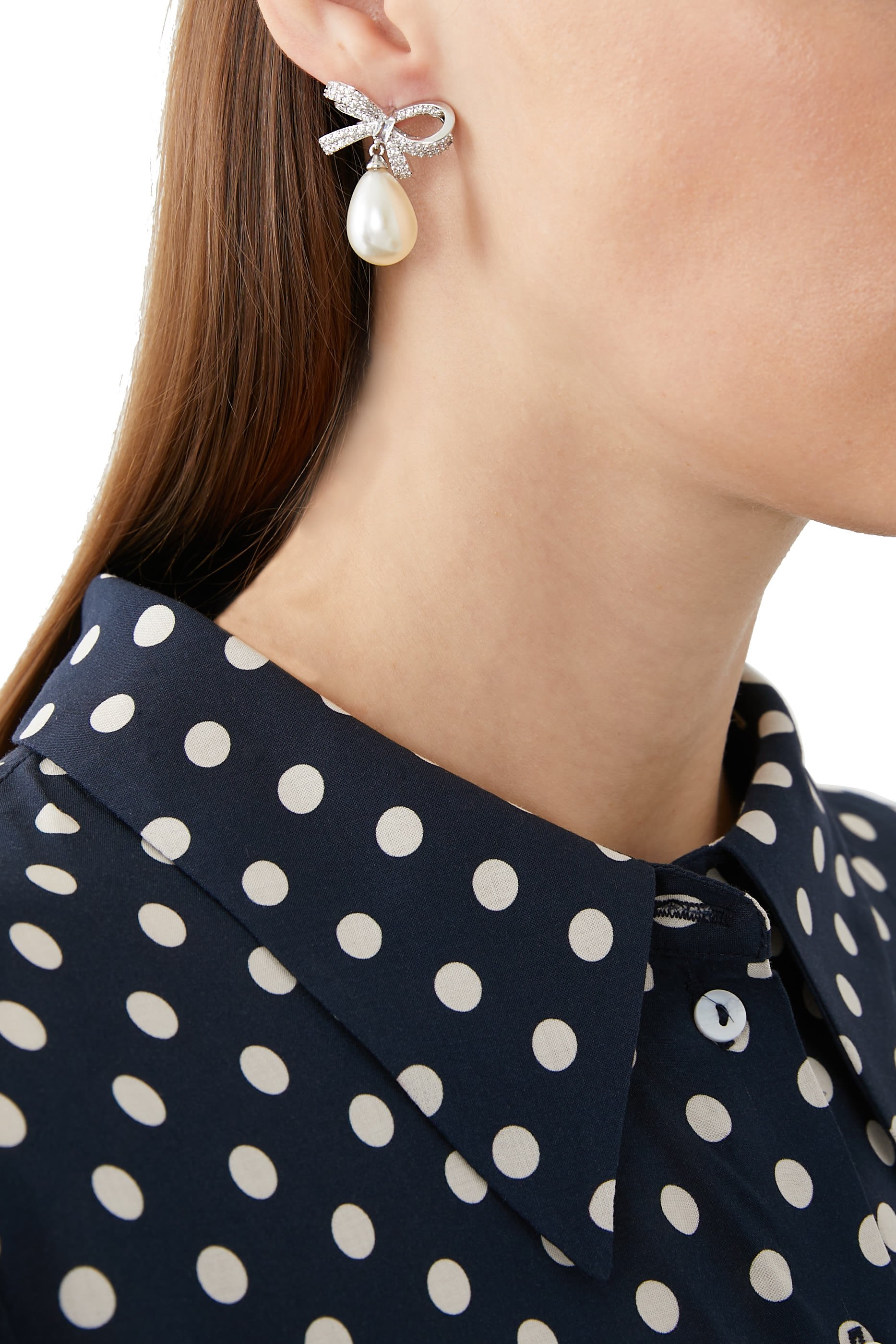 أقراط بتصميم ربطة فيونكة مرصعة باللؤلؤ فضة استرلينية