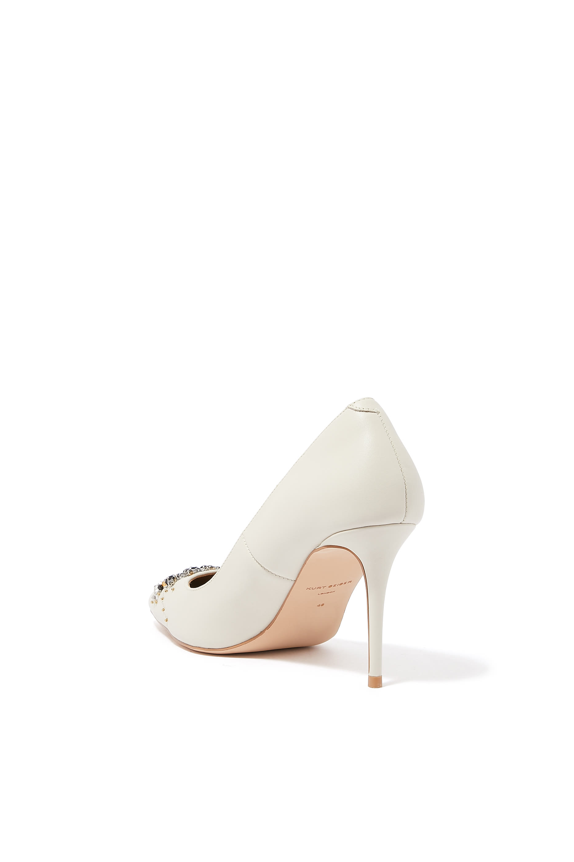 حذاء كلاسيك بلغرافيا 85 بنقشة عين حسود