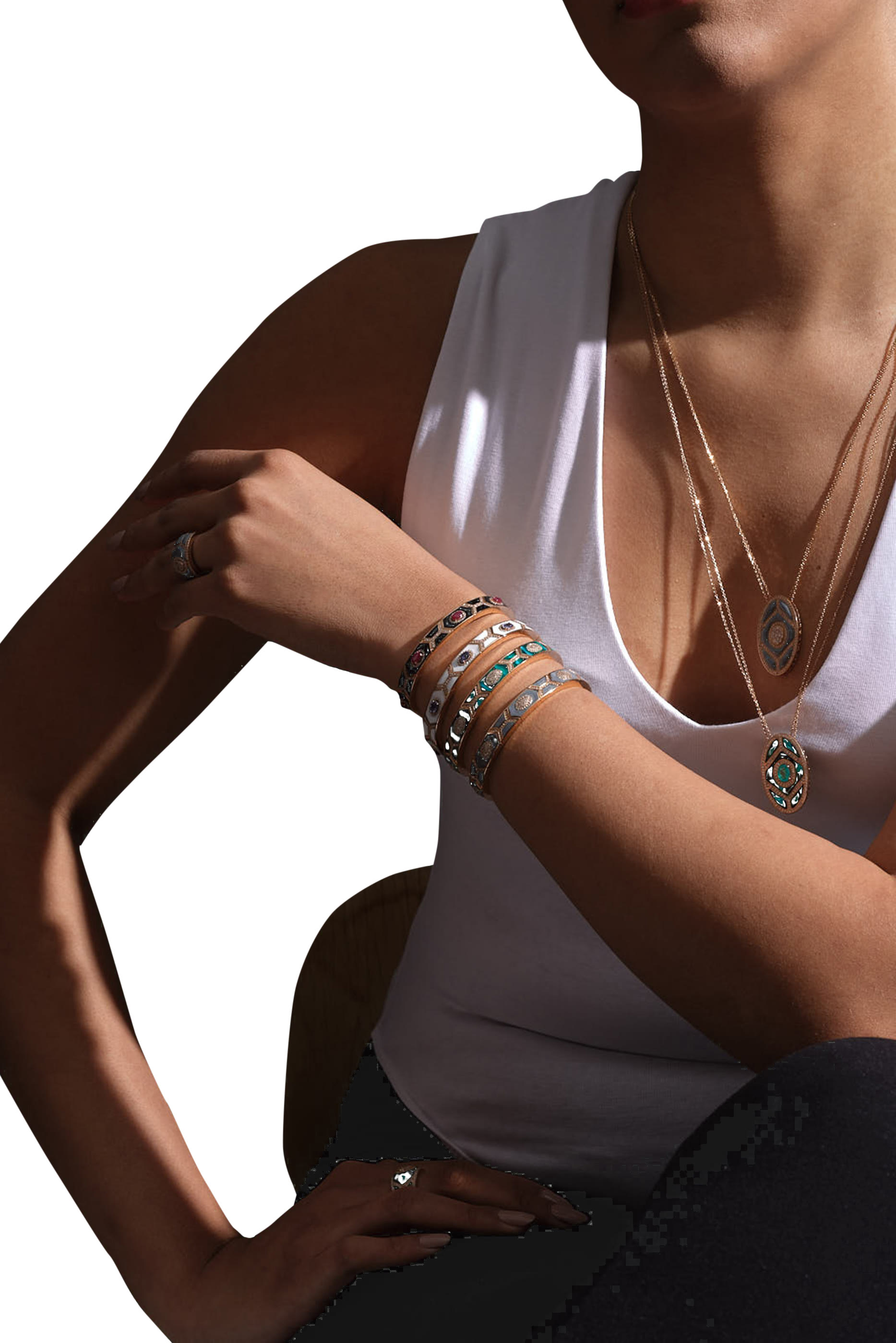 سوار شيلد مزين بمينا والماس ياقوت ذهب وردي عيار 18