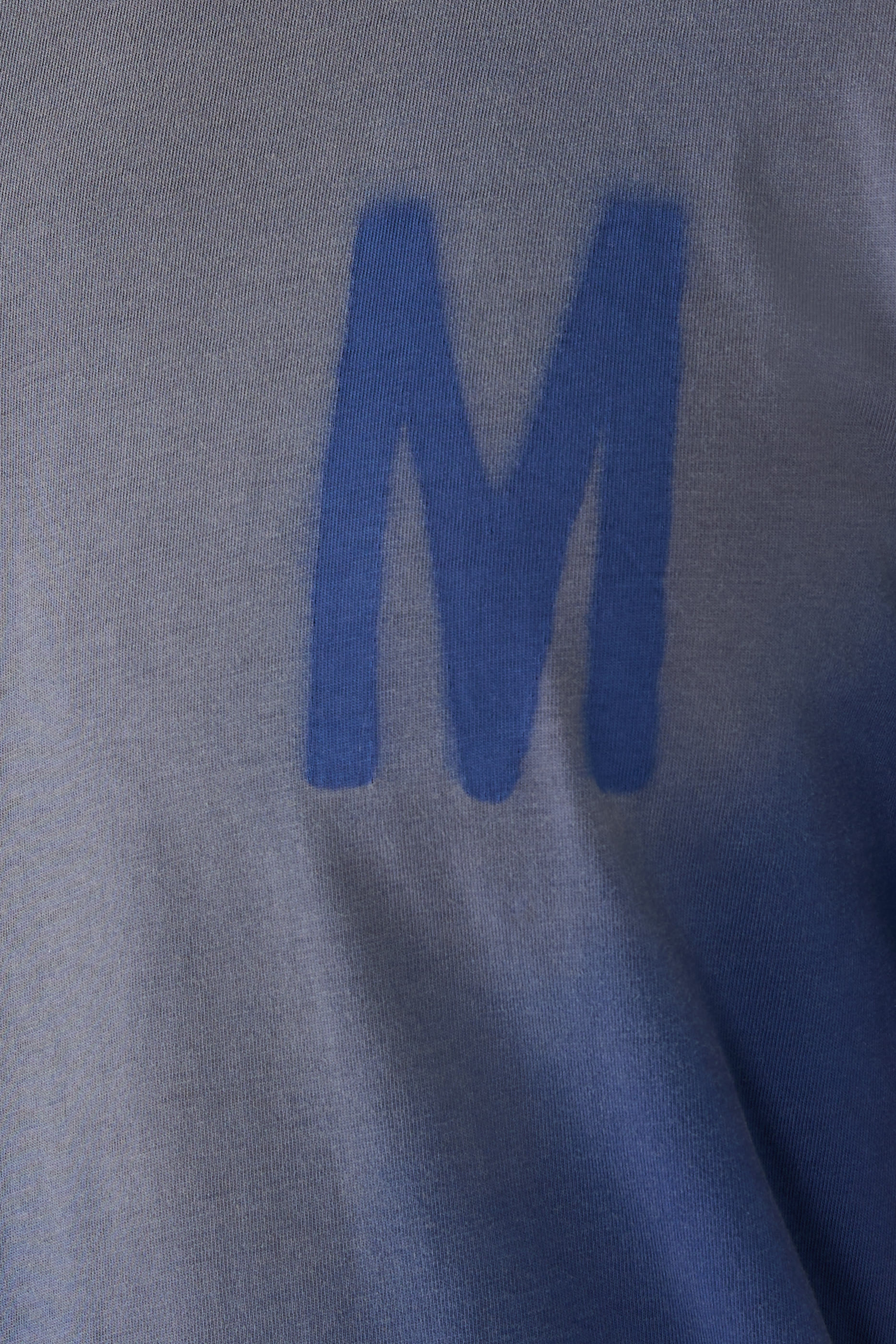 تيشيرت بشعار الماركة