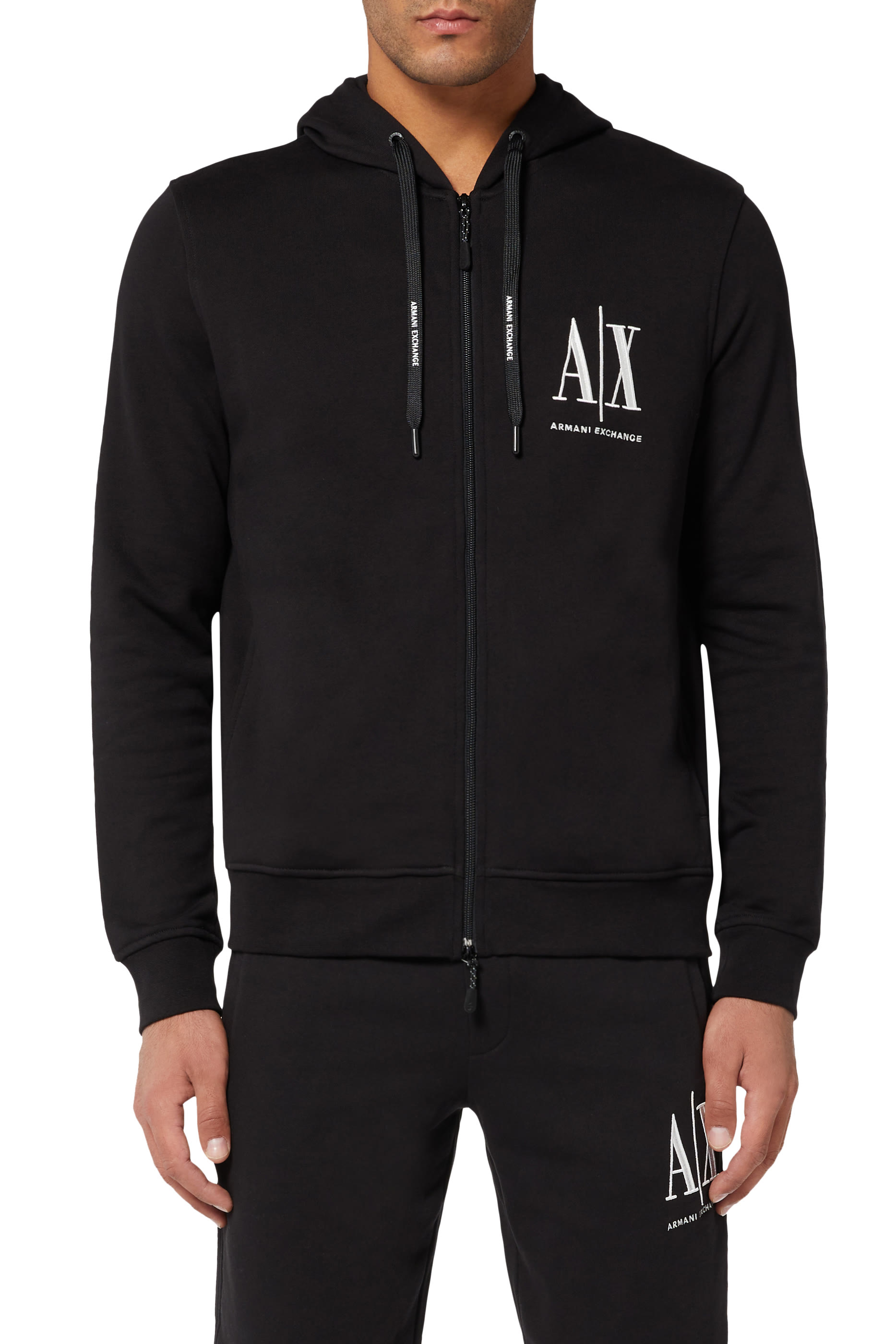 كنزة بغطاء رأس بشعار الماركة