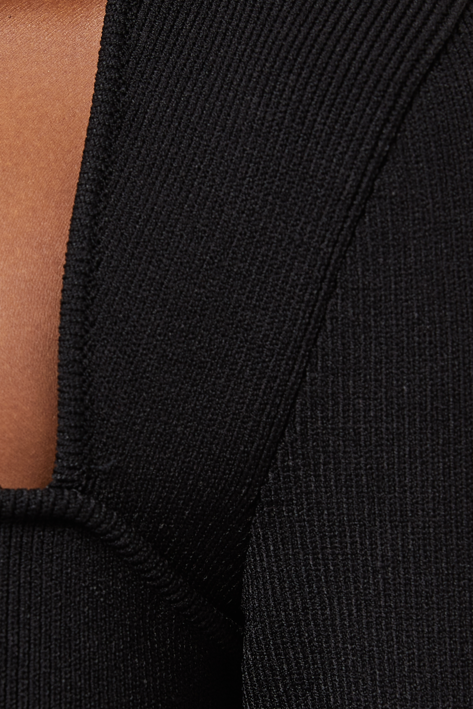 فستان بقصة ضيقة