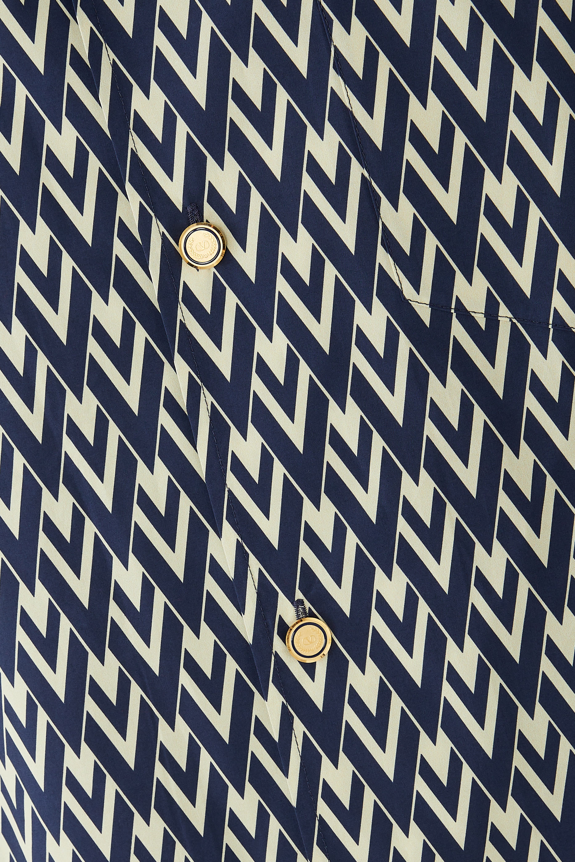 قميص بطبعات توت لا في