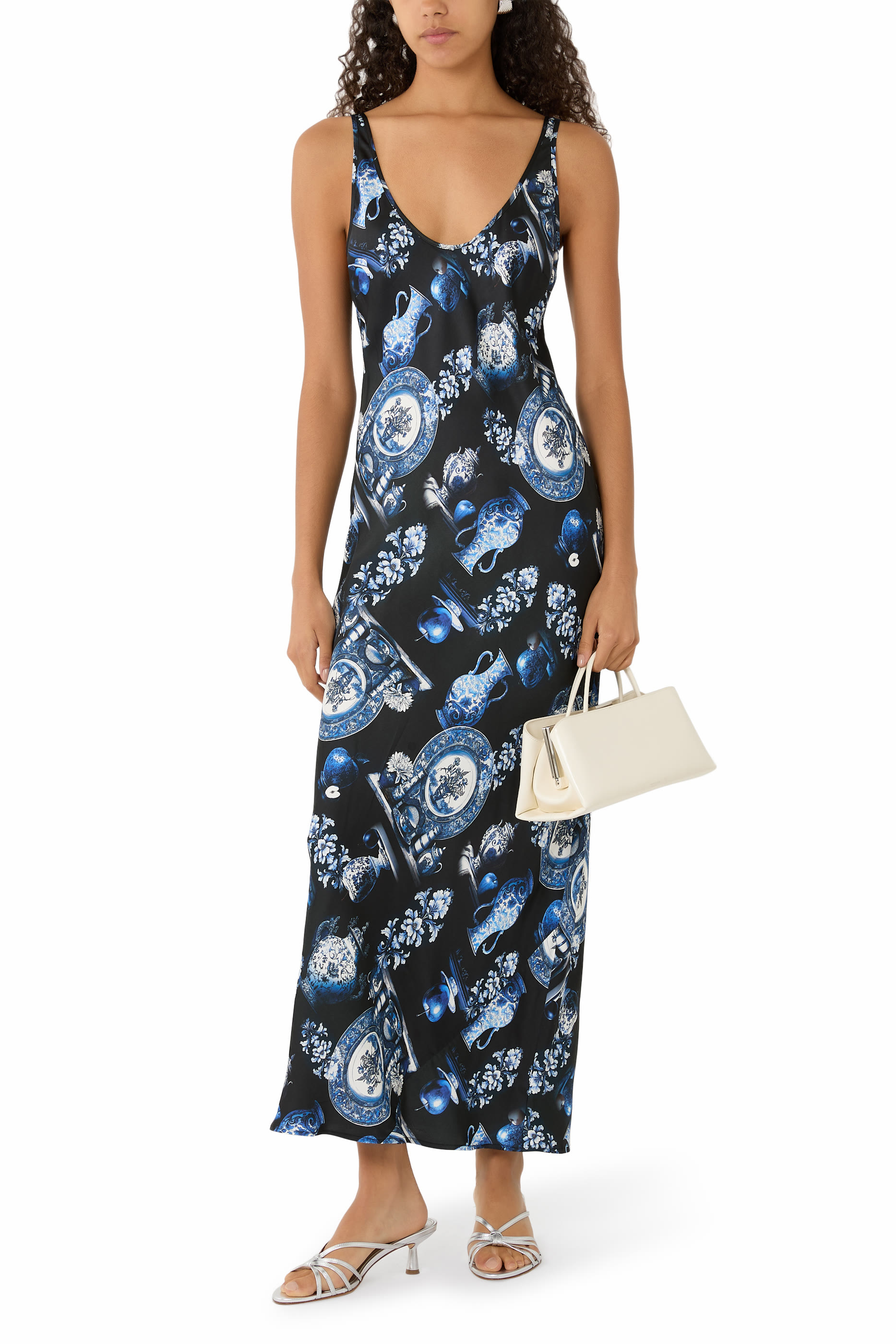 فستان أكيا بلا أكمام