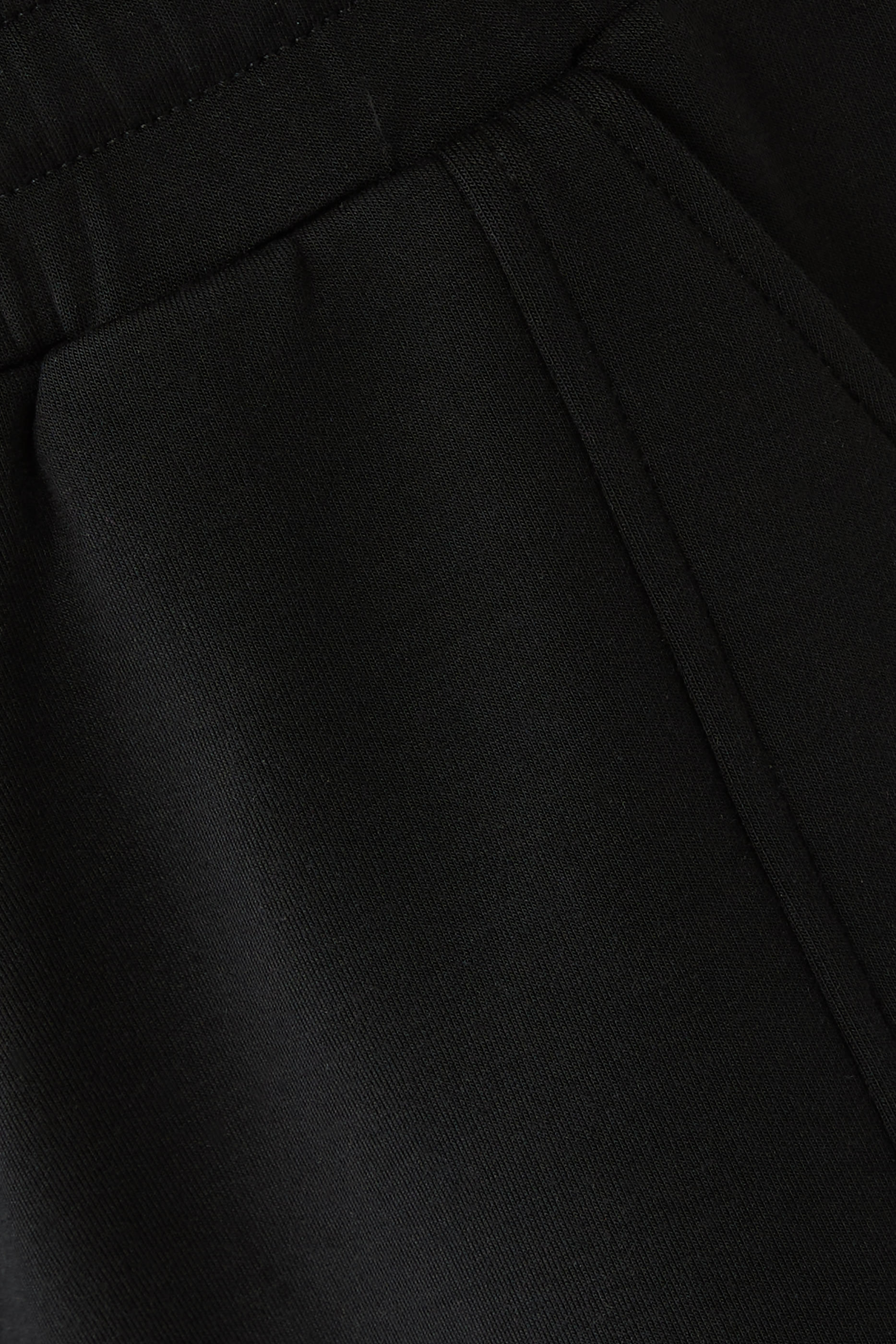 شورت أتريوم بخصر مرتفع 4.5&rlm; بوصة