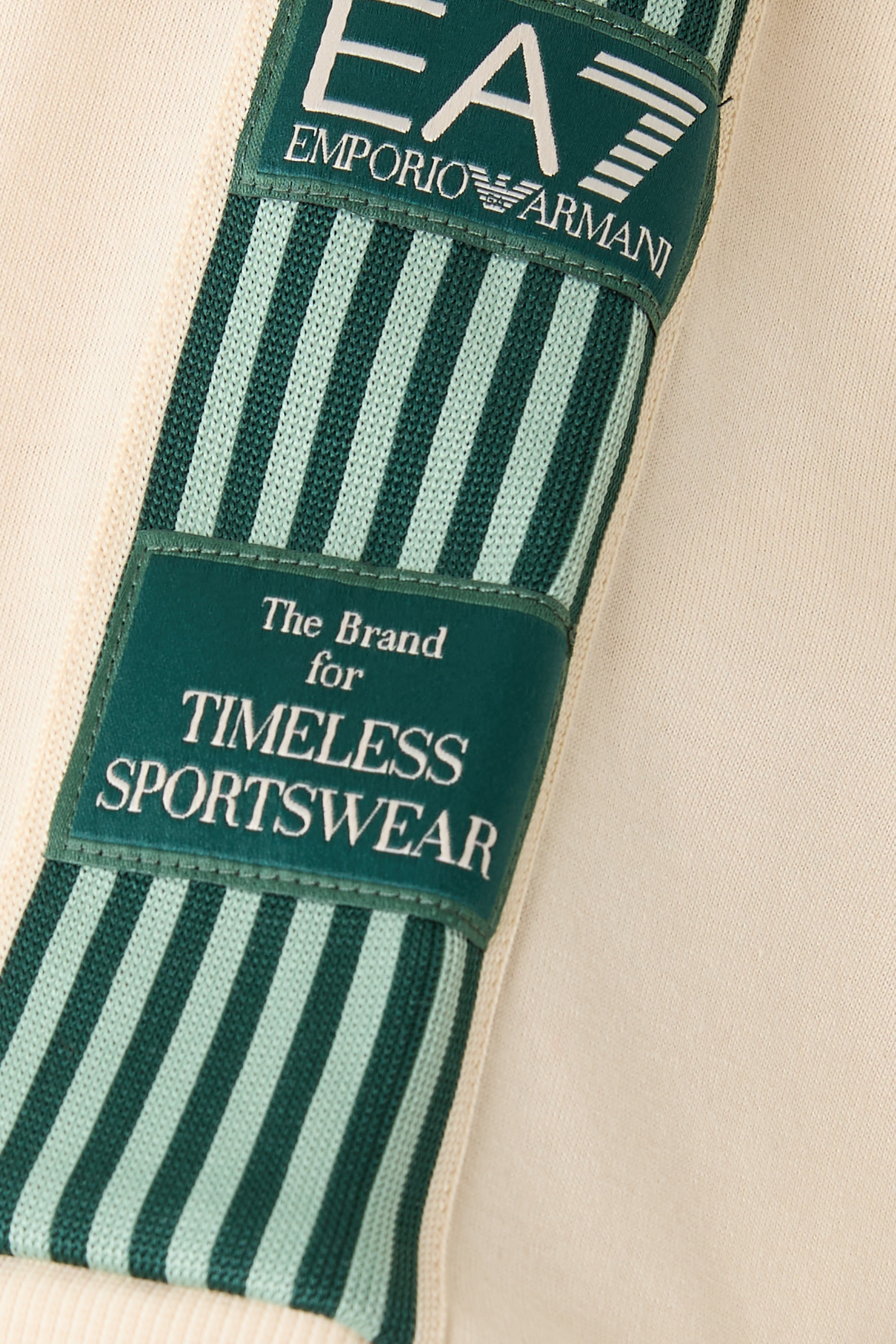 تيشيرت بشعار الماركة قطن