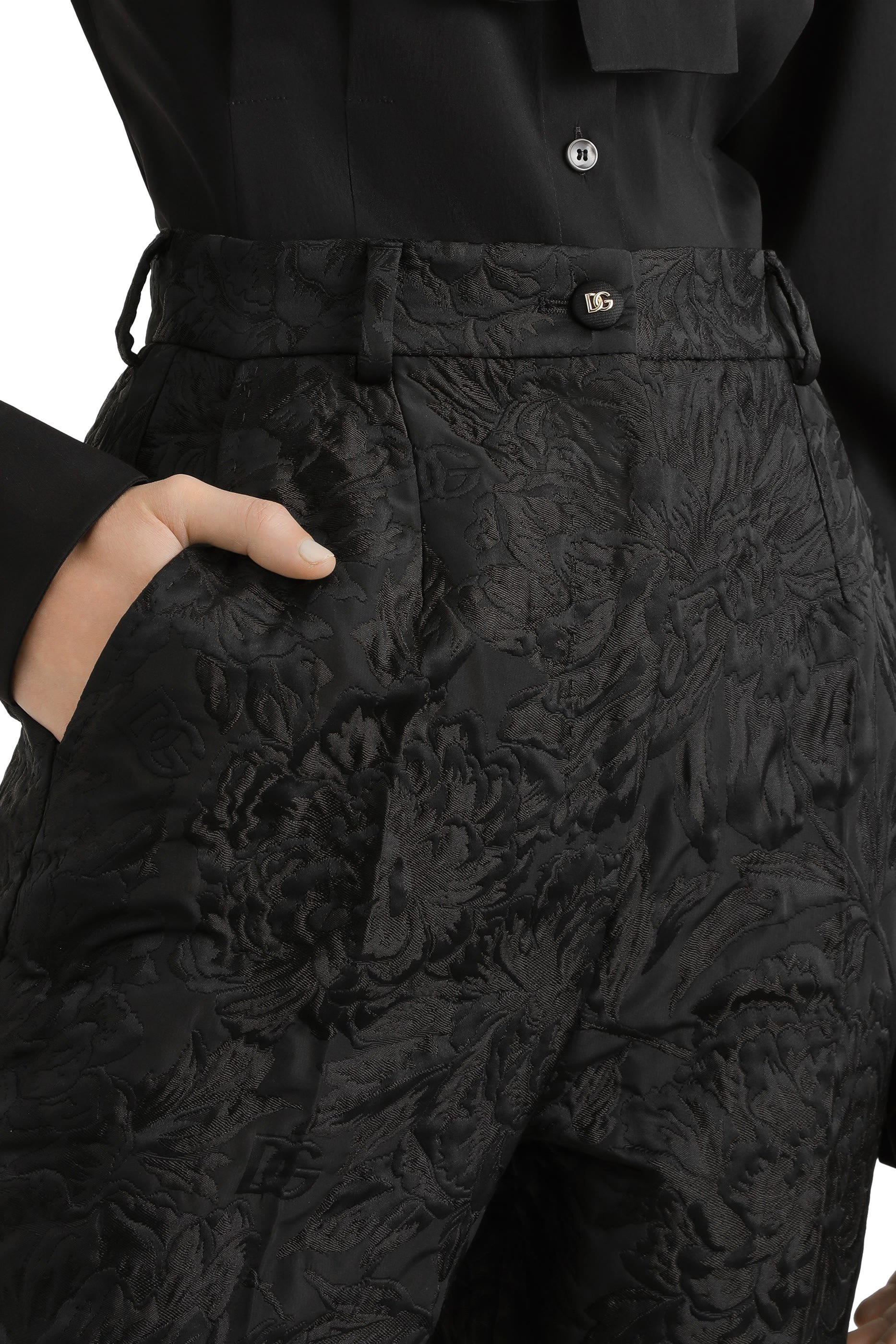 بنطال بقص ملاءمة للجسم ونقشة زهور مبطنة جاكار