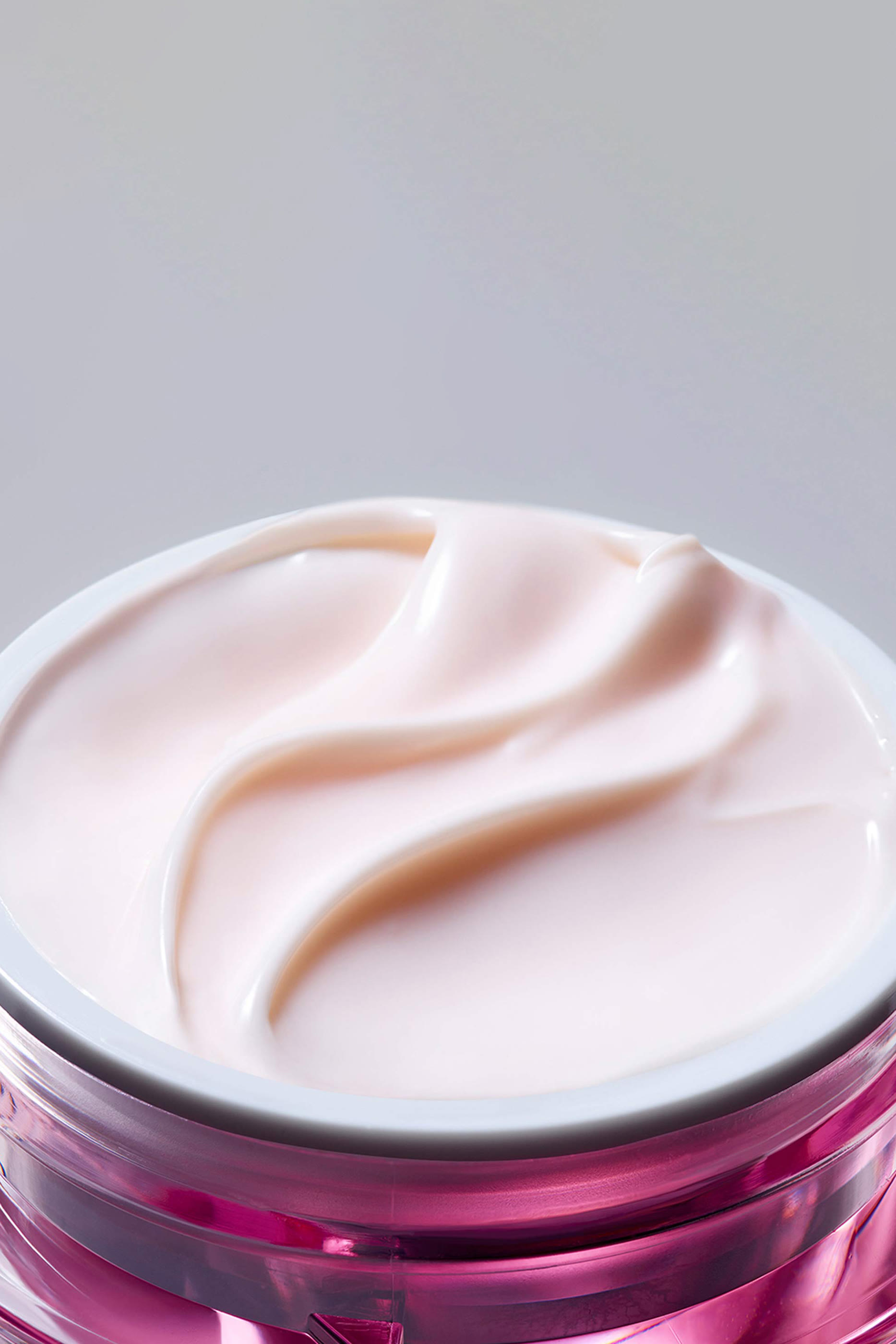 كريم العنق والوجه ريزيليانس مالتي إفيكت بعامل حماية SPF 15 ثلاثي الببتيد، 15 ملل