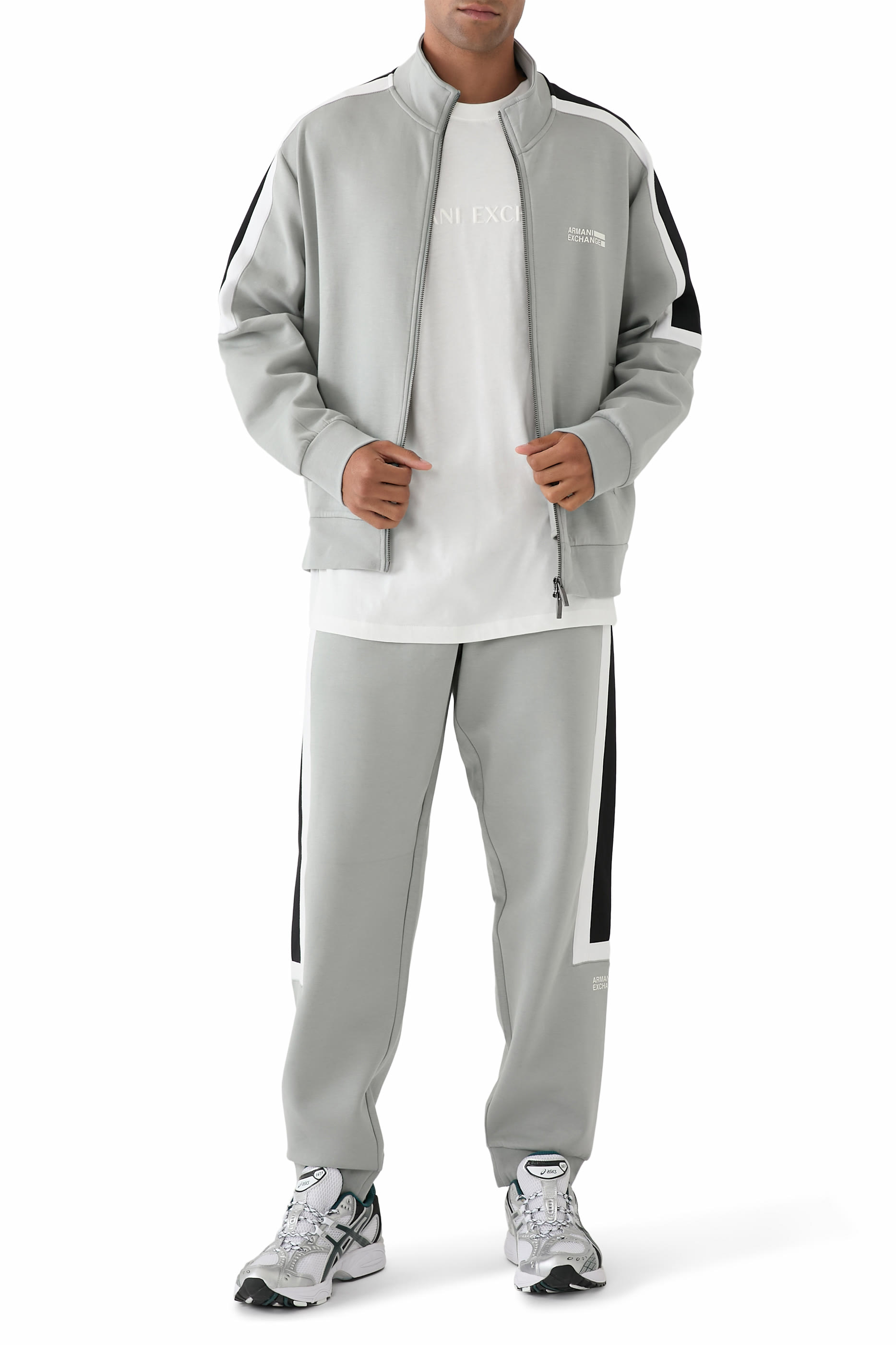 بنطال رياضي بخطوط بلون مغاير