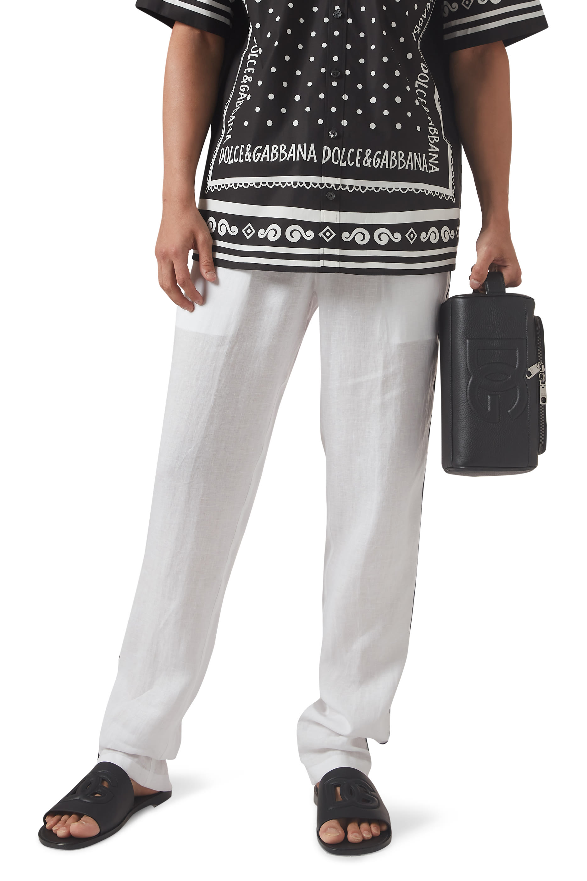 حقيبة مستحضرات عناية ذاتية بشعار الماركة