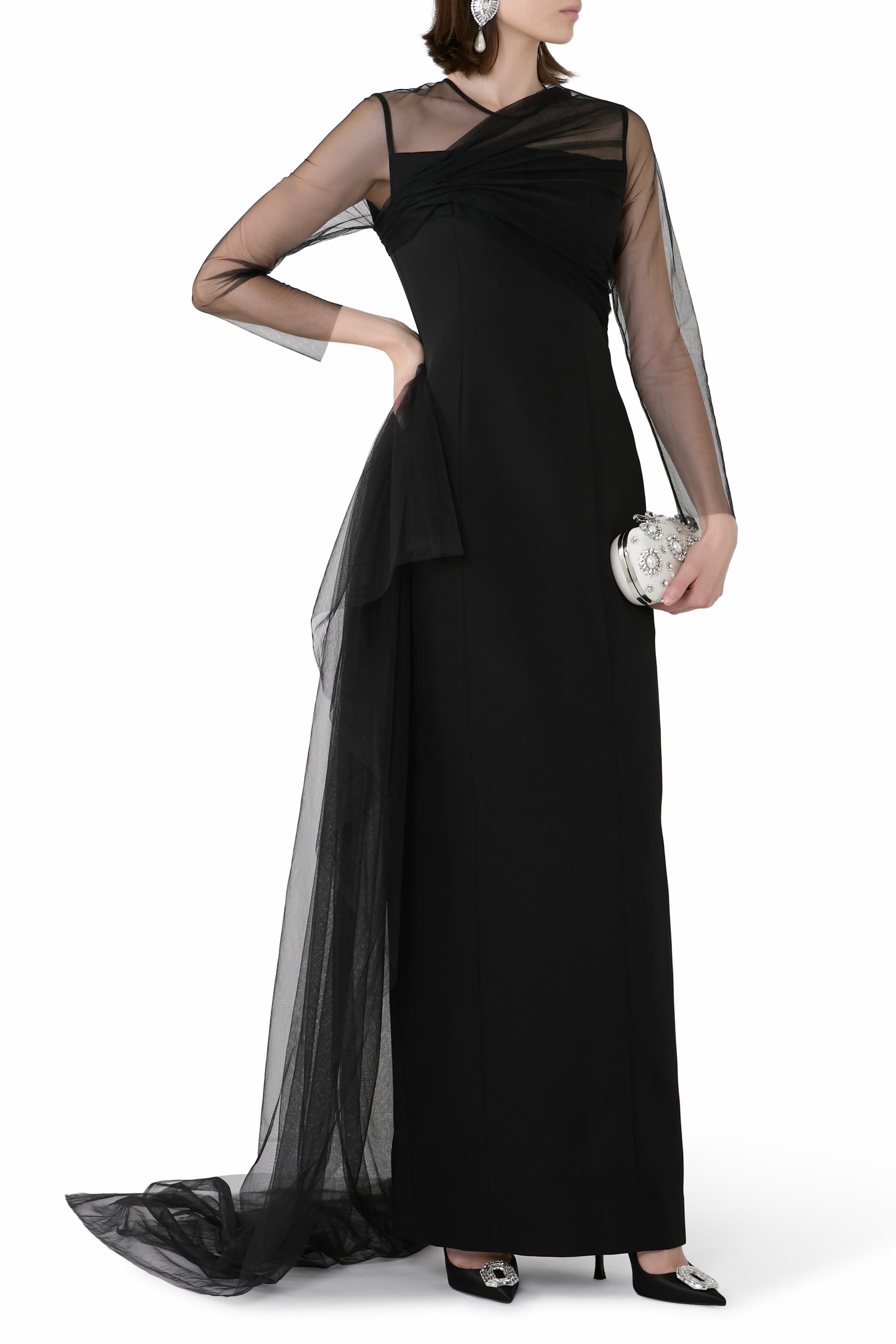 فستان سهرة بأكمام شفافة