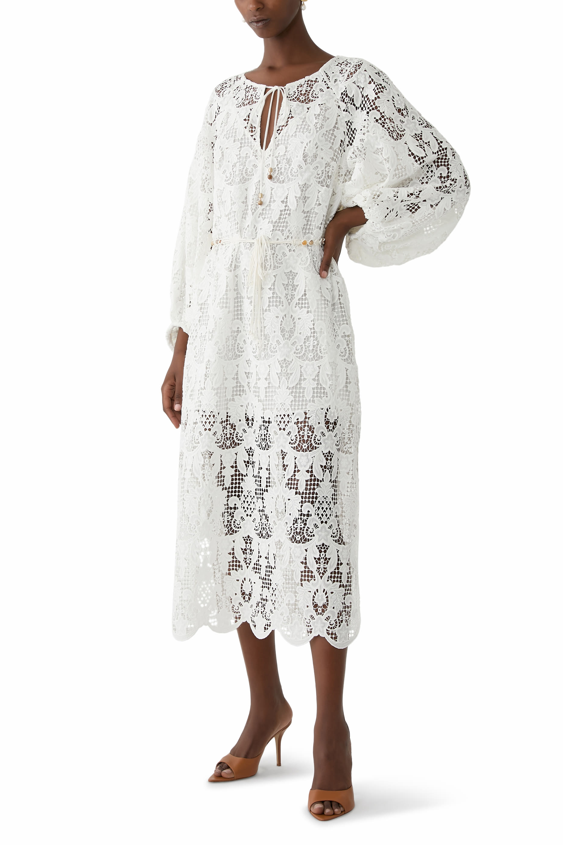 فستان متوسط الطول دانتيل