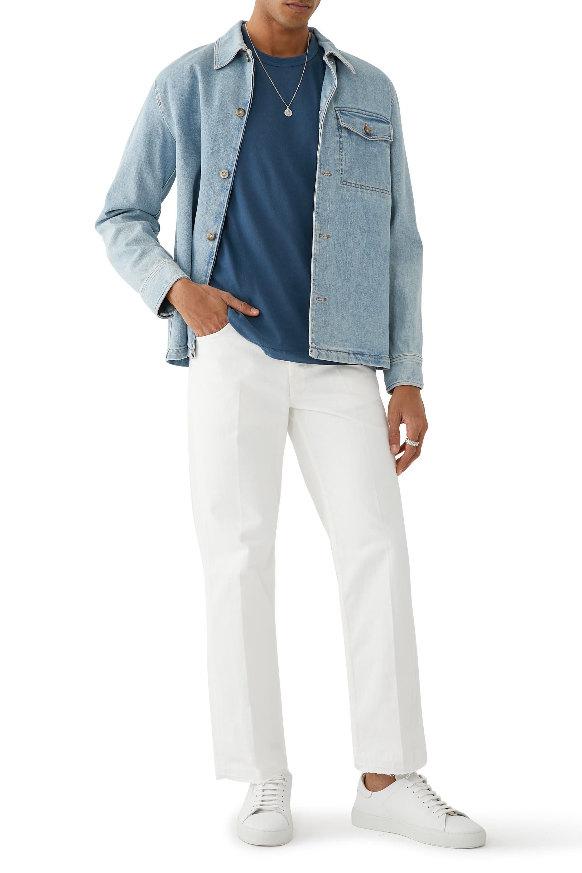 تيشيرت بأكمام قصيرة وياقة ضيقة