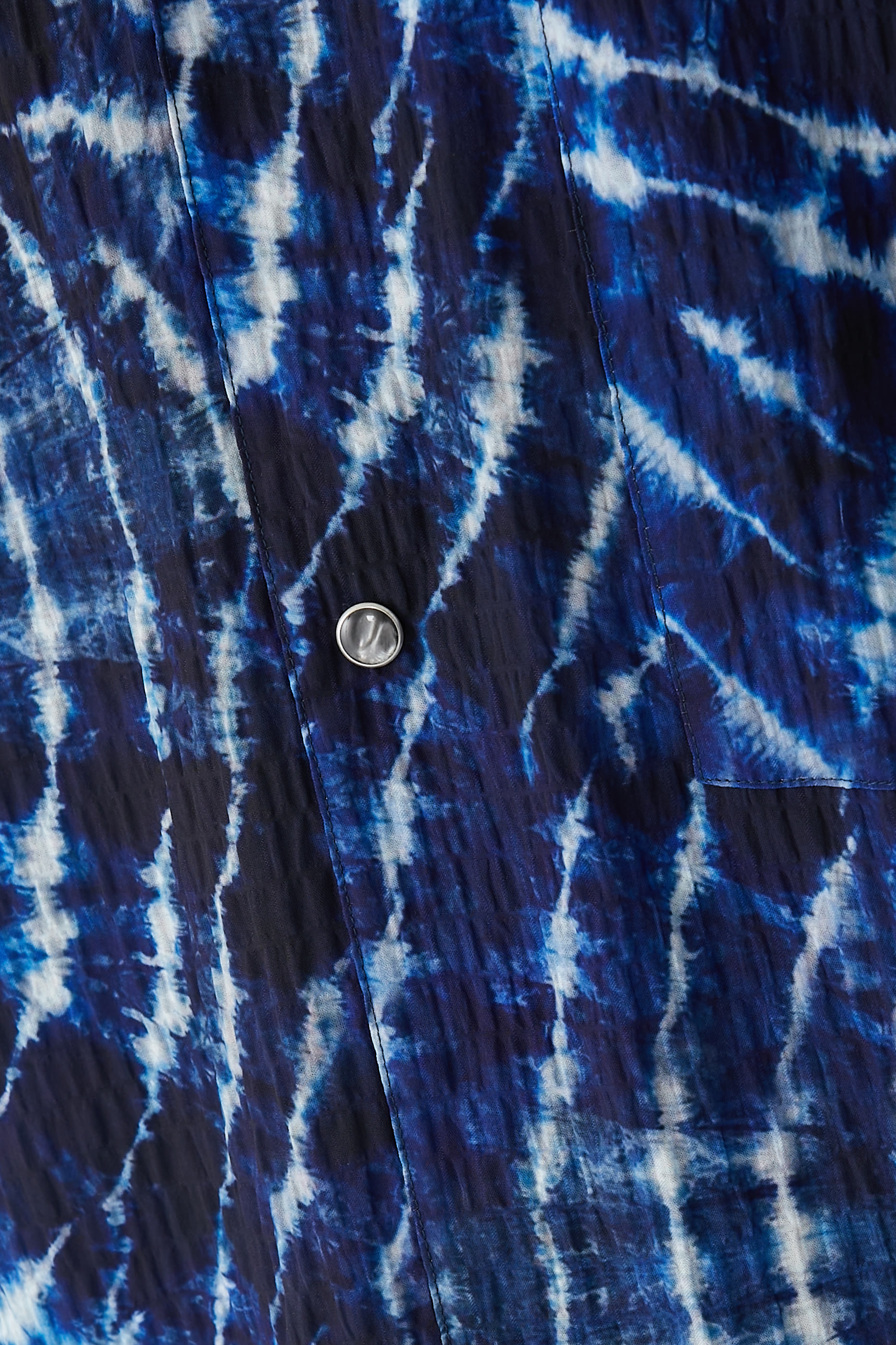 قميص هاواي مزين كليا بطبعة أمواج صوتية