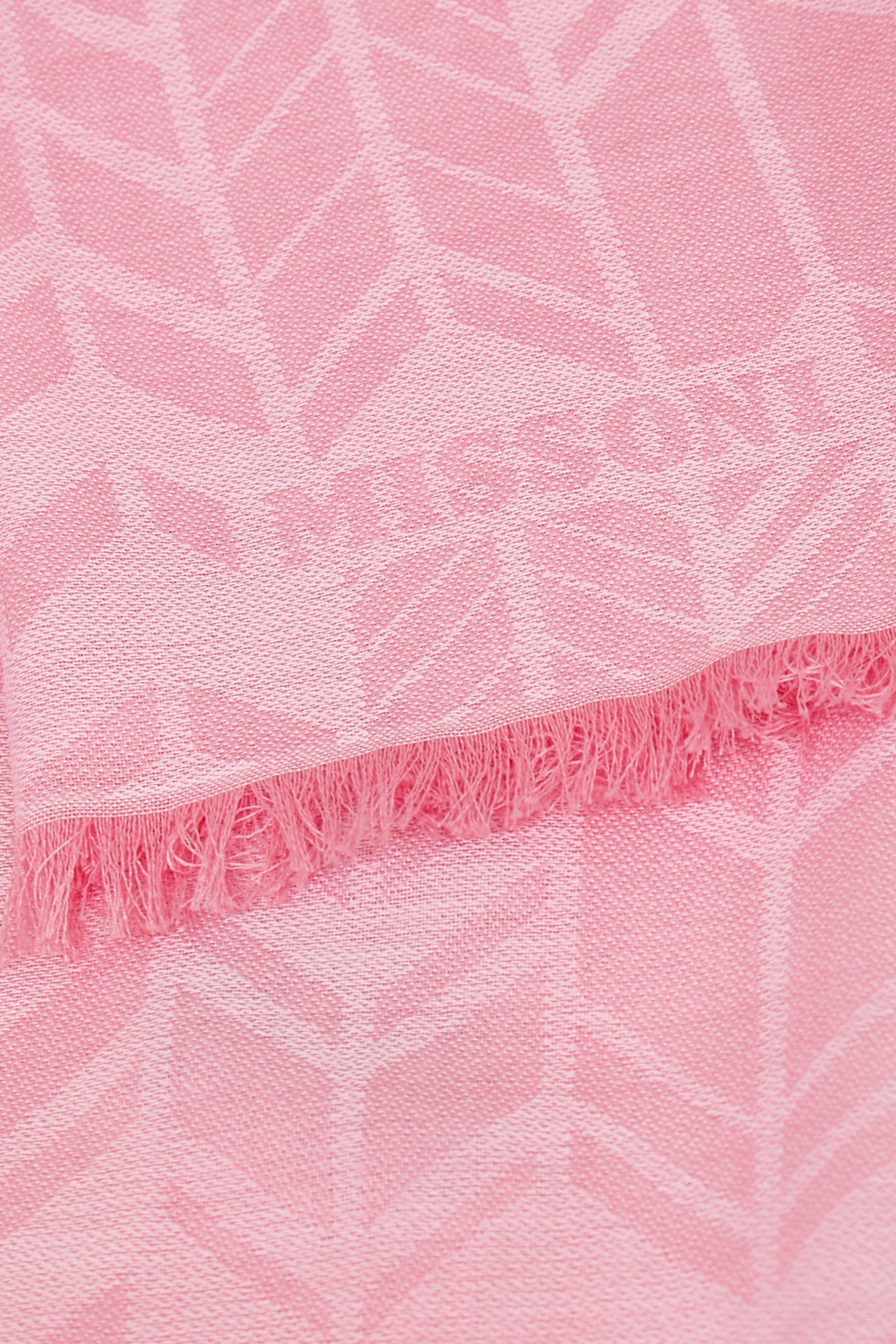 وشاح بنقشة خطوط شيفرون