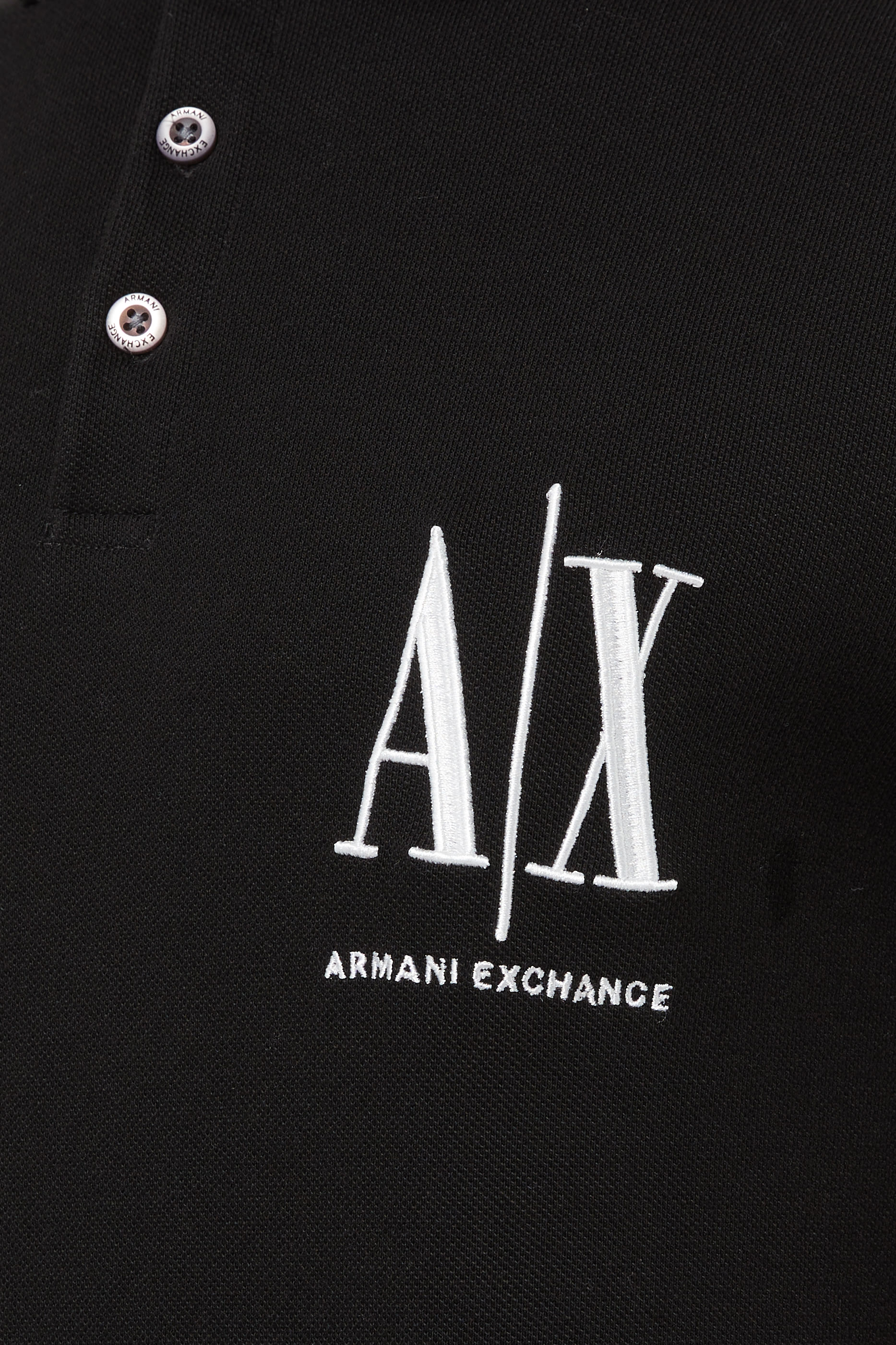 قميص بولو بطبعات شعار الماركة