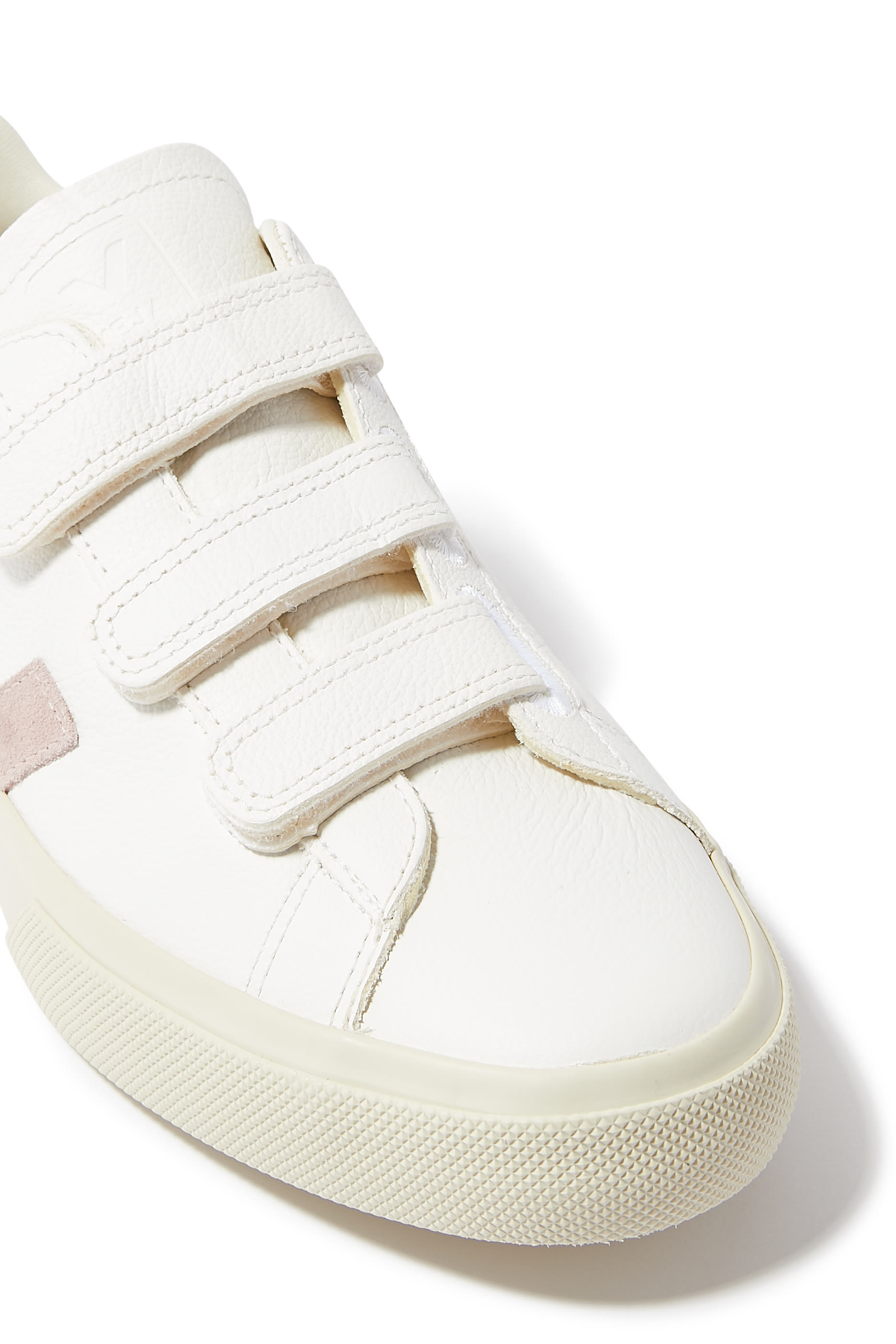 سنيكرز ريسيفي جلد خالي من الكروم