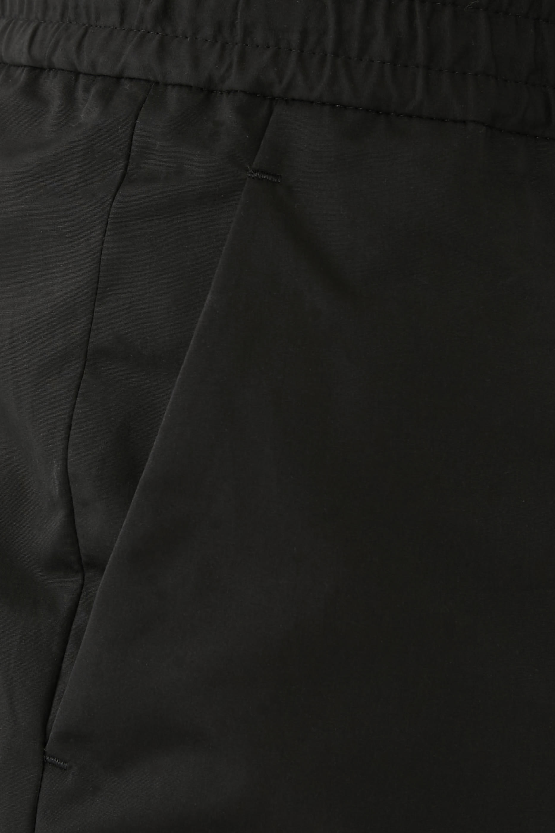 بنطال برباط تضييق ضمن تشكيلة فالنتينو غارافاني