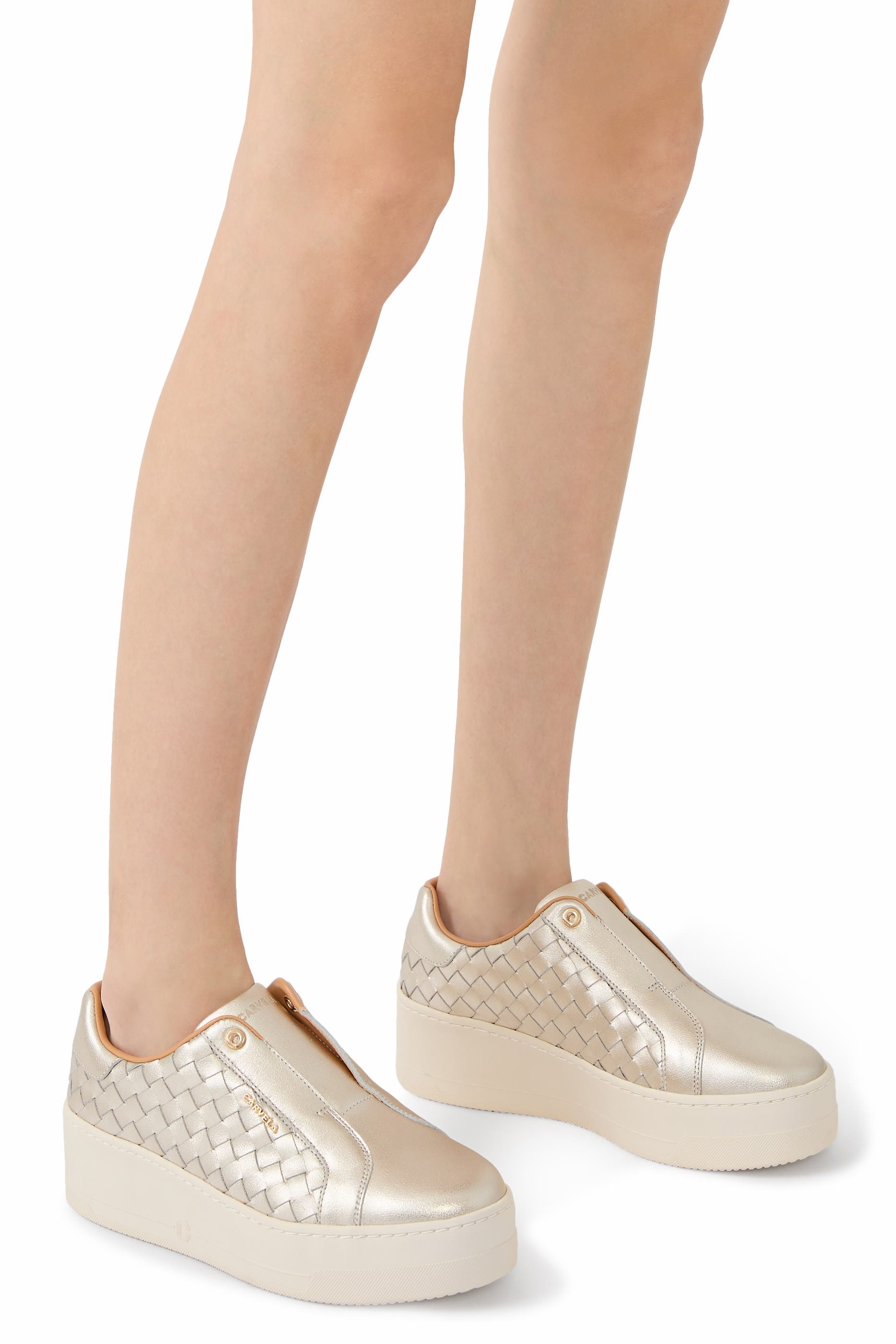 سنيكرز كارفيلا كونكتد 50 بلا أربطة بتصميم مجدول