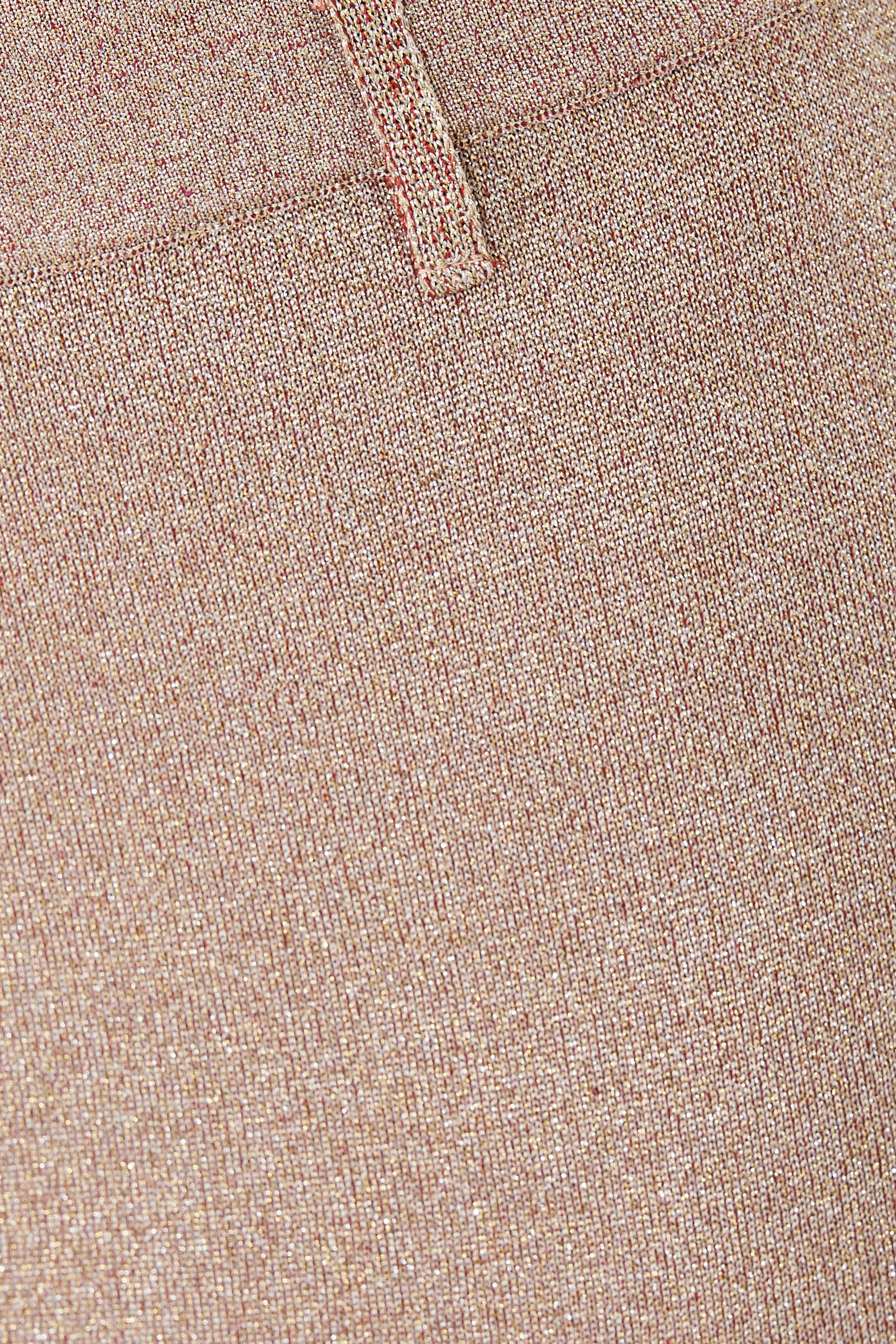 تنورة طويلة بفتحة