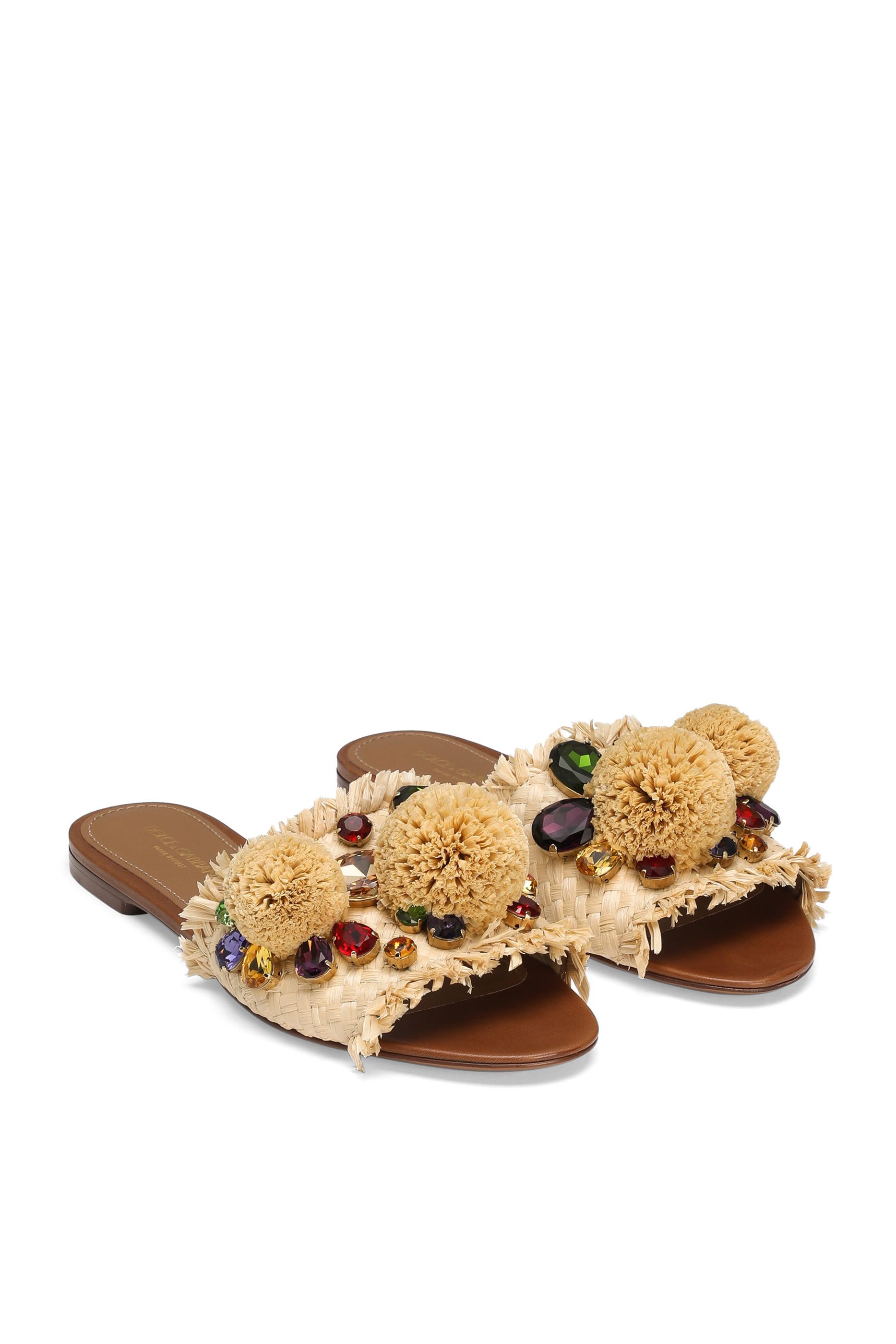 حذاء خفيف بتفاصيل مجدولة وشرابات