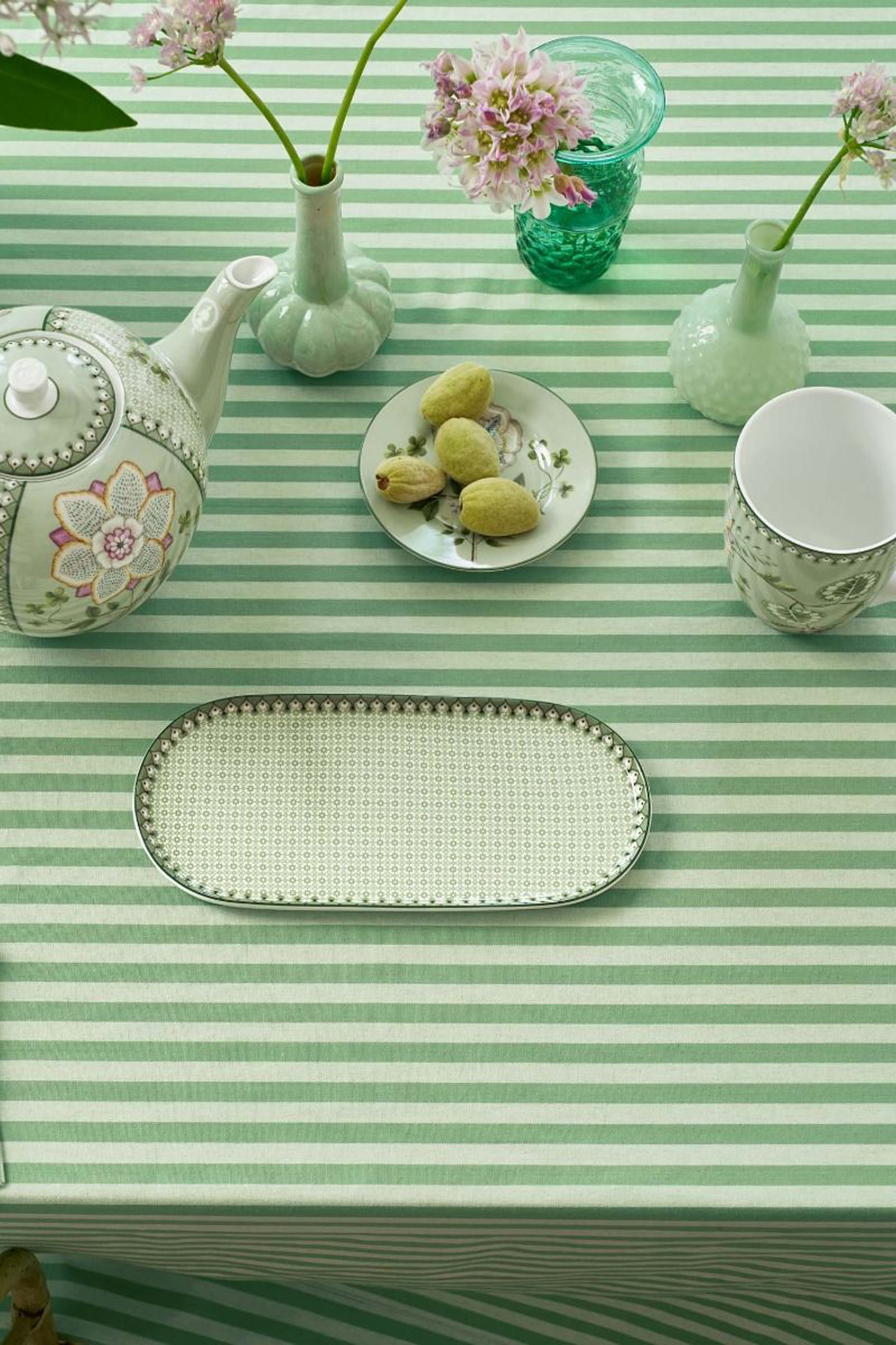 طبق سكر وكريمة بنقشة ليلي اند لوتس