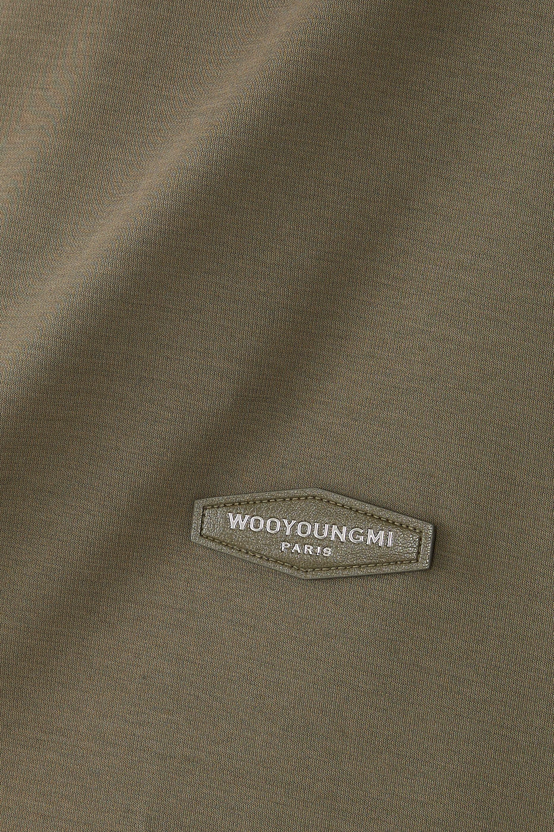 تيشيرت بشعار الماركة