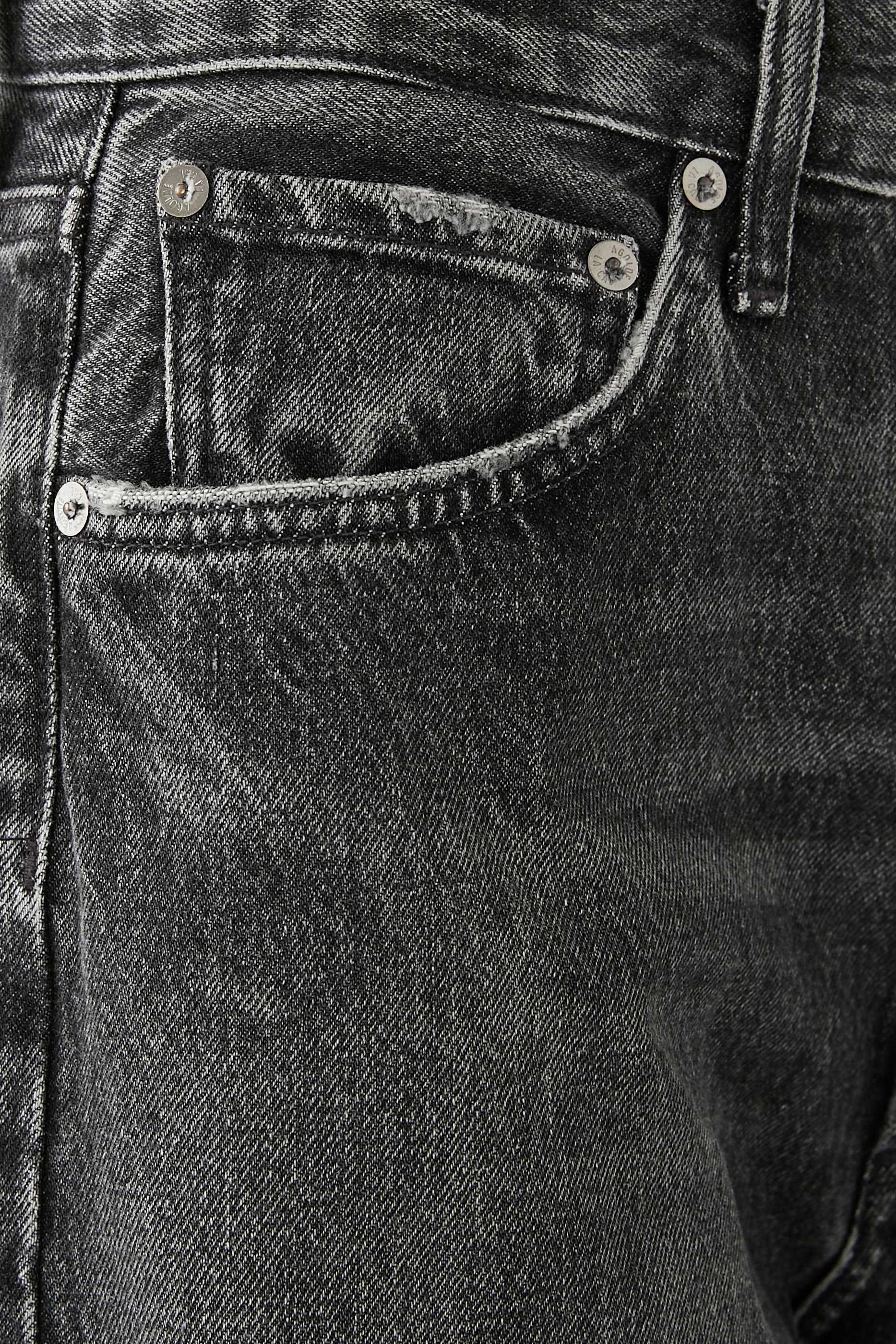 بنطال جينز دنيم بقصة ساق واسعة وخصر مرتفع