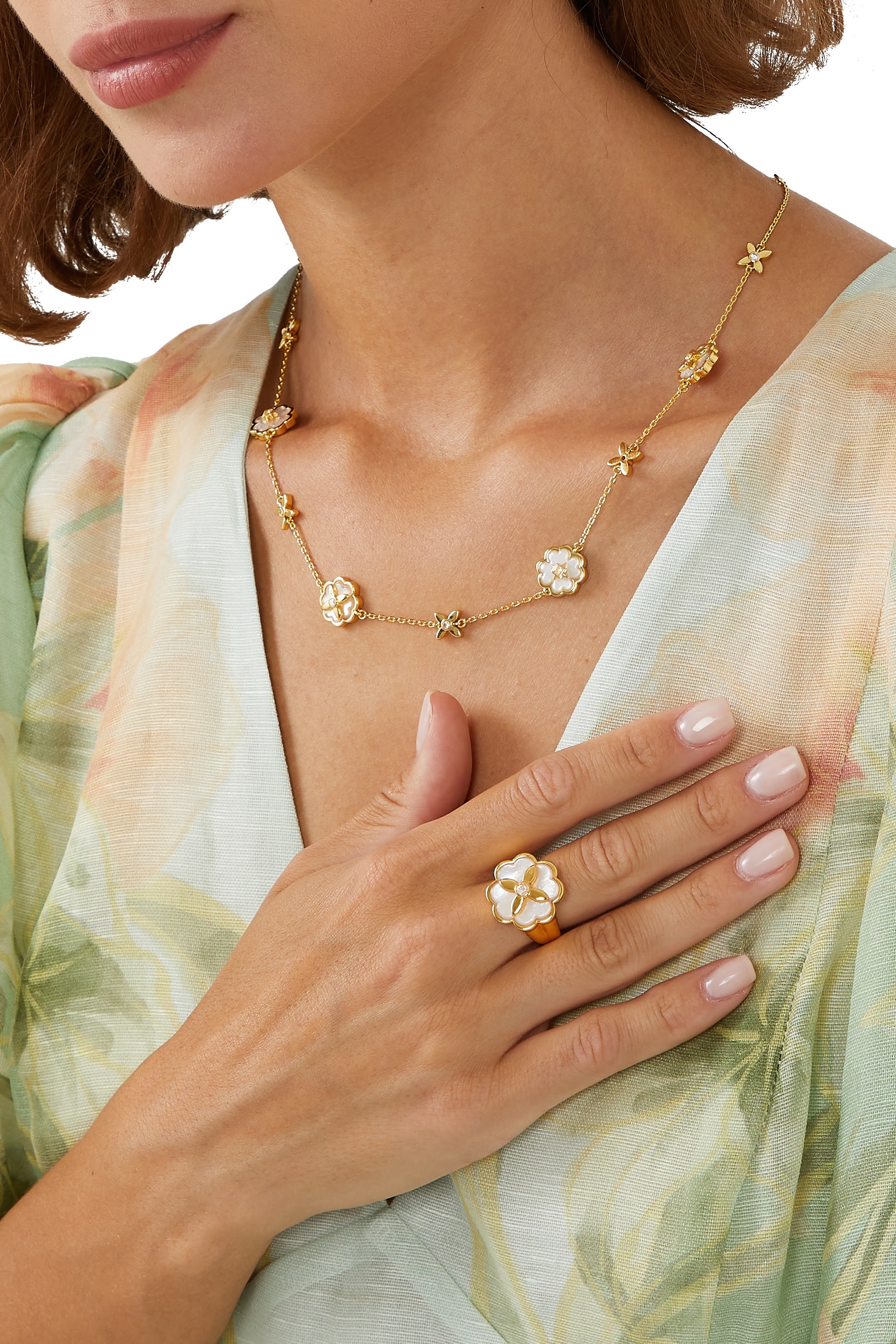 قلادة هيريتدج بلوم بحلي مرصعة بعرق اللؤلؤ معدن مطلي