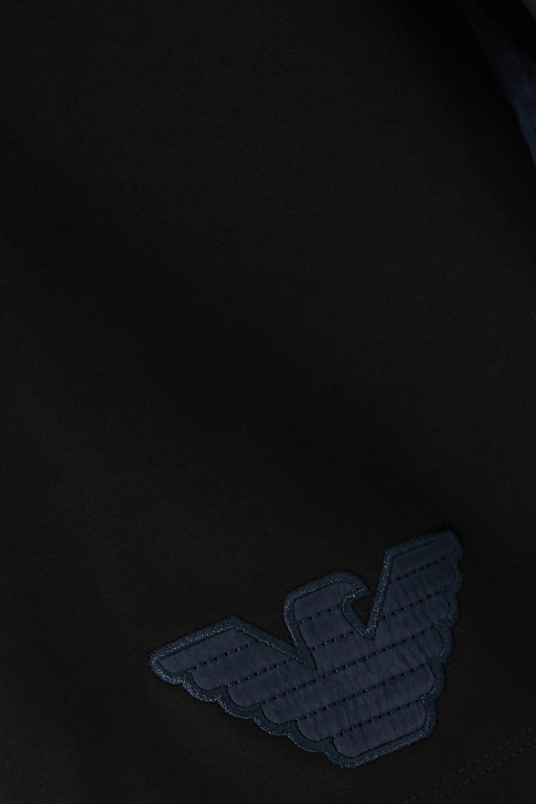 تيشيرت بأكمام قصيرة بشعار الماركة