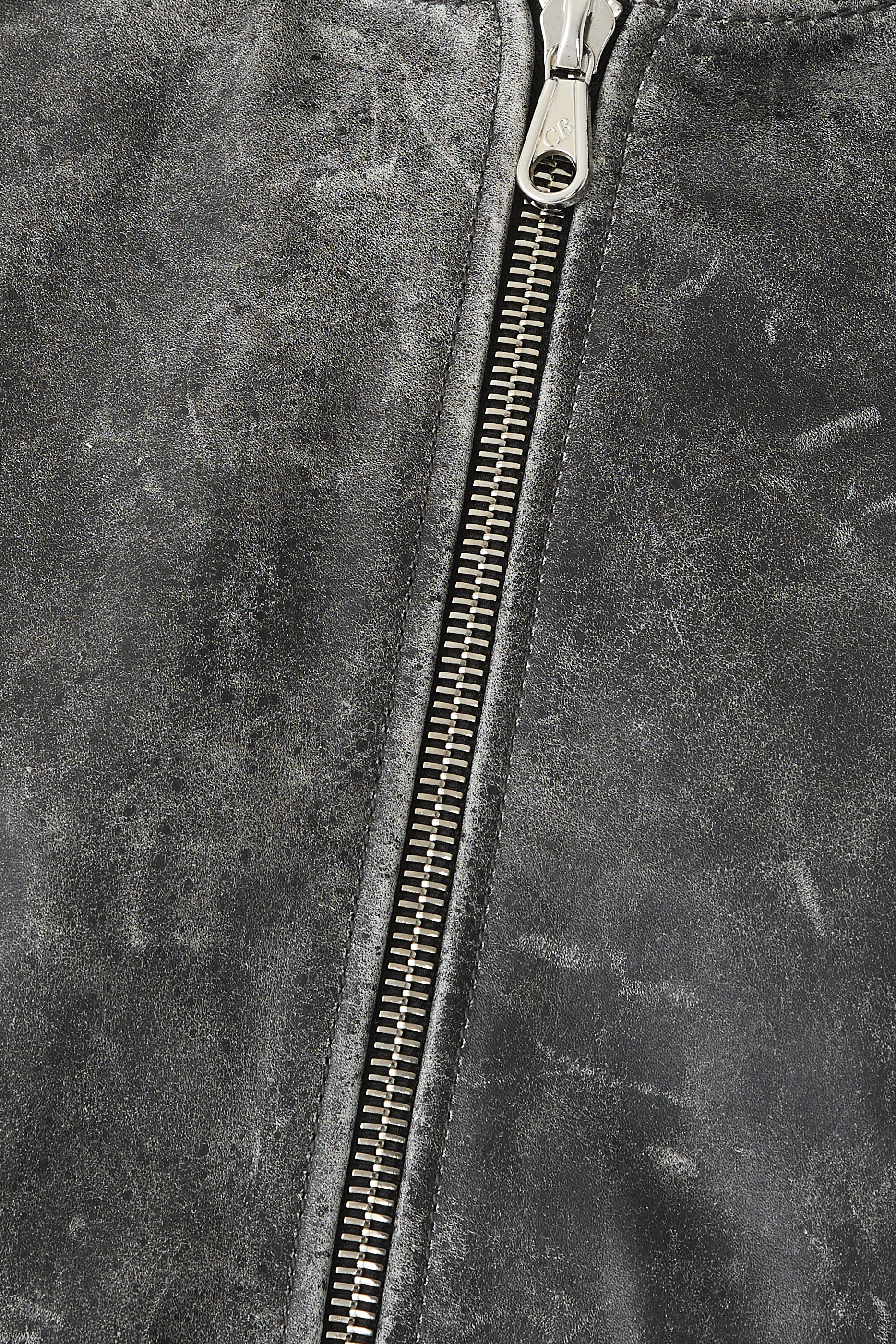 جاكيت بغطاء للرأس جلد