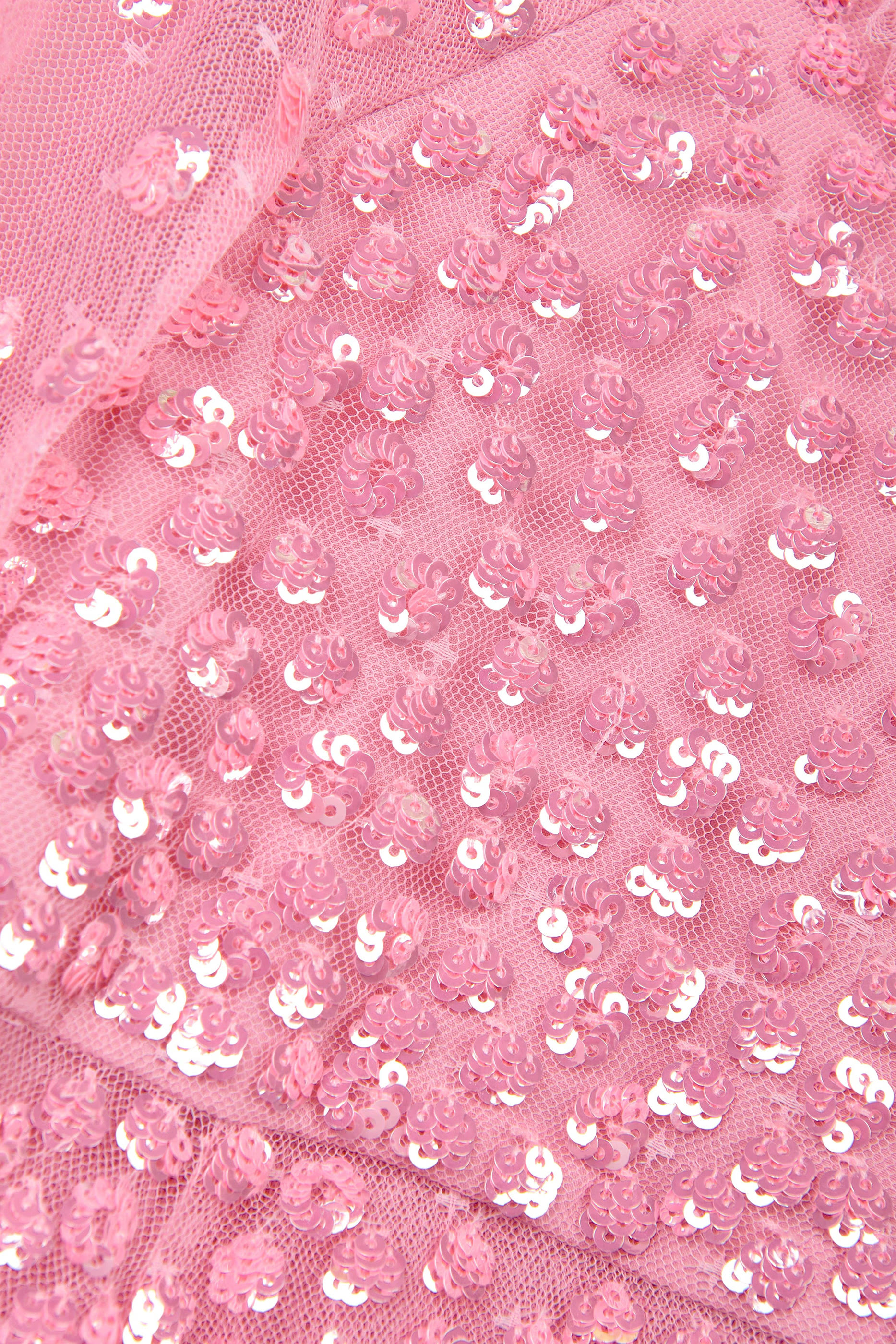 فستان ليلا بقصة واسعة ونقشة منقطة